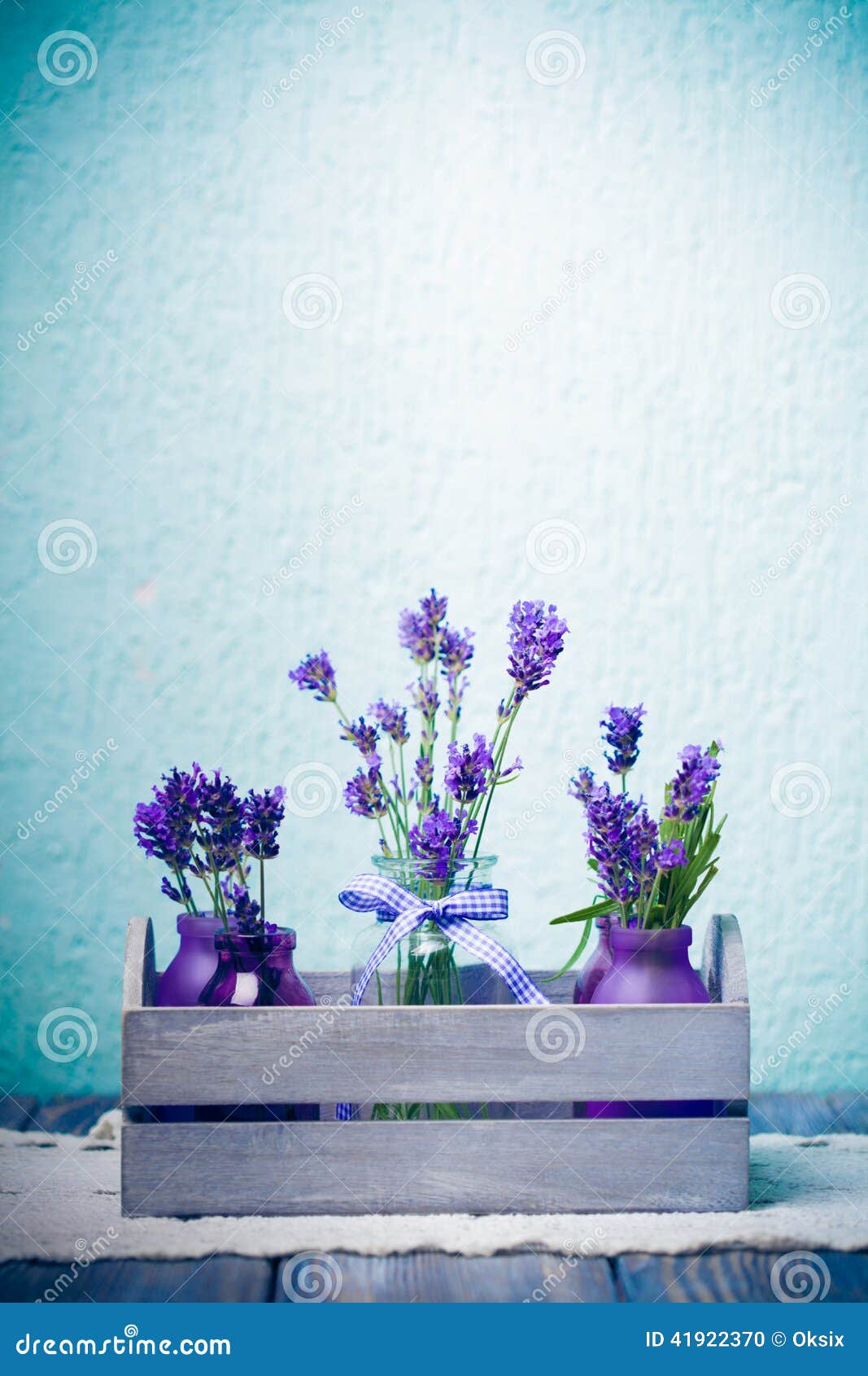 Table Decoration In Lavender Flowers Stock Photo - Download Image Now -  Crochet, Tablecloth, Doily - iStock