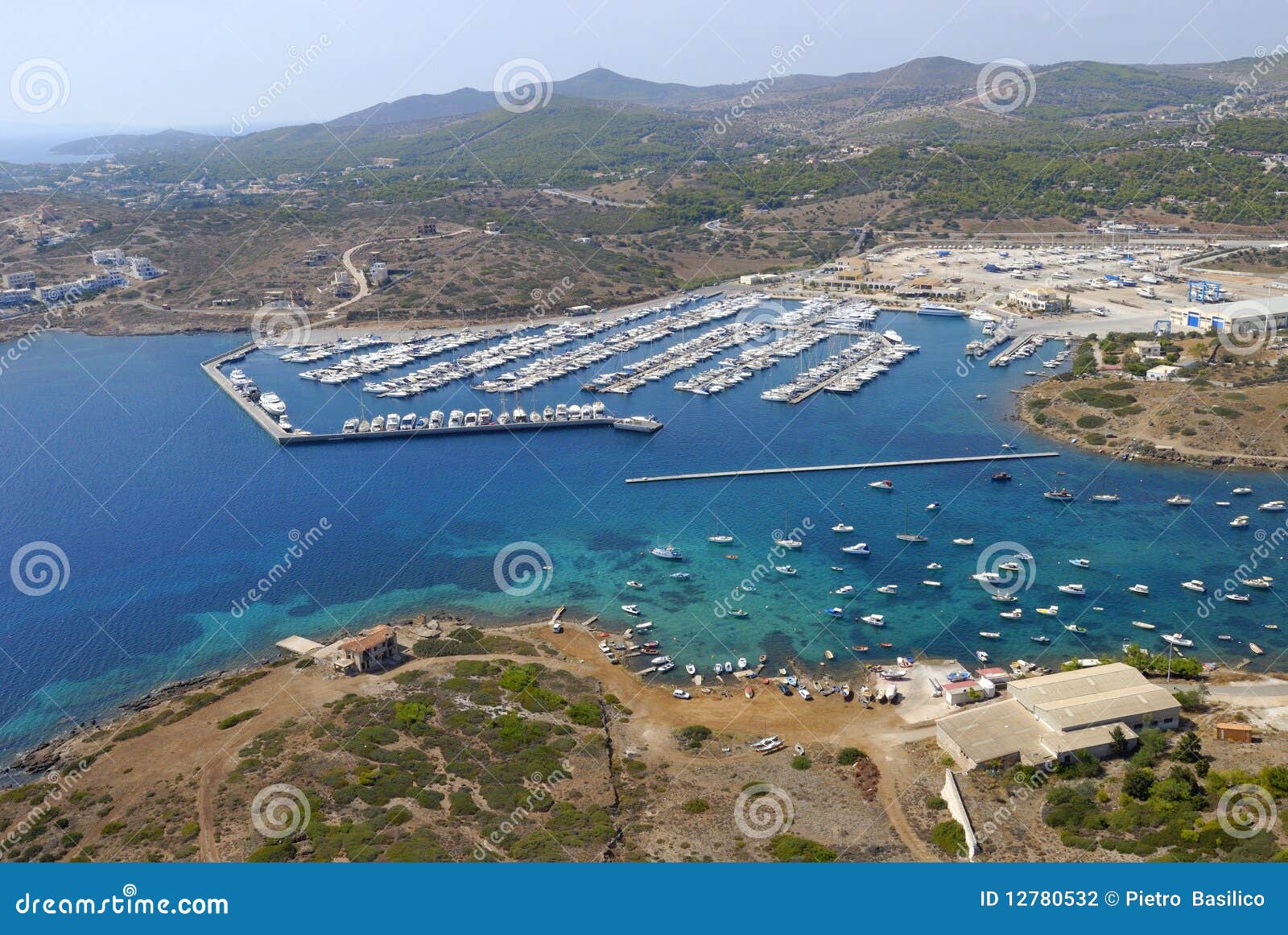 Lavrio aéreo. Foto aérea del lavrio en el Peloponeso, Atica suroriental, Grecia del puerto deportivo