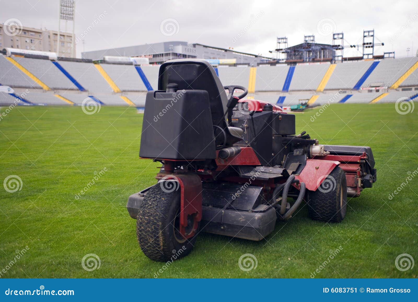924 Old Lawnmower Stock Photos - Free & Royalty-Free Stock Photos from  Dreamstime