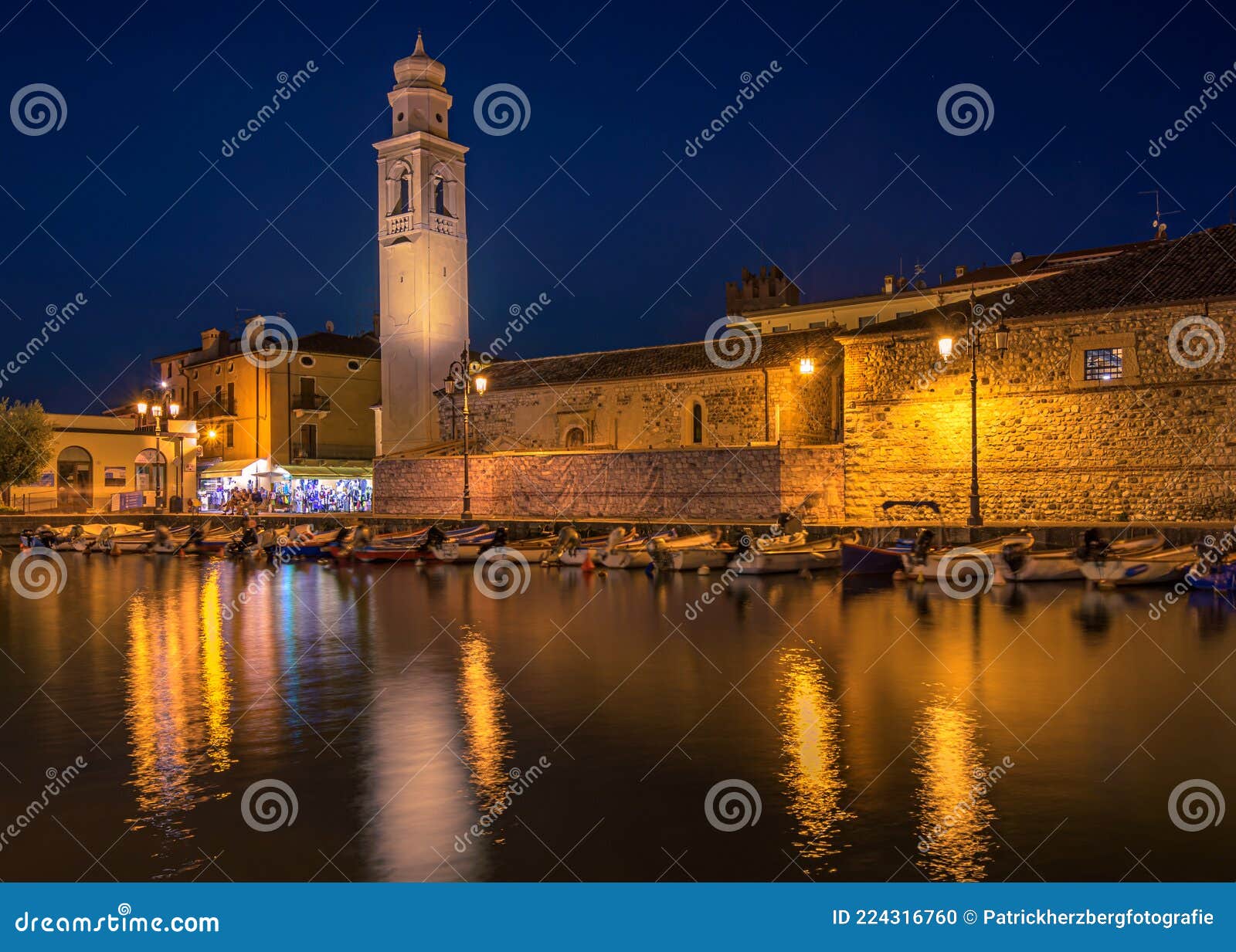 Lazise at night, Italy editorial image. Image of architecture - 224316760