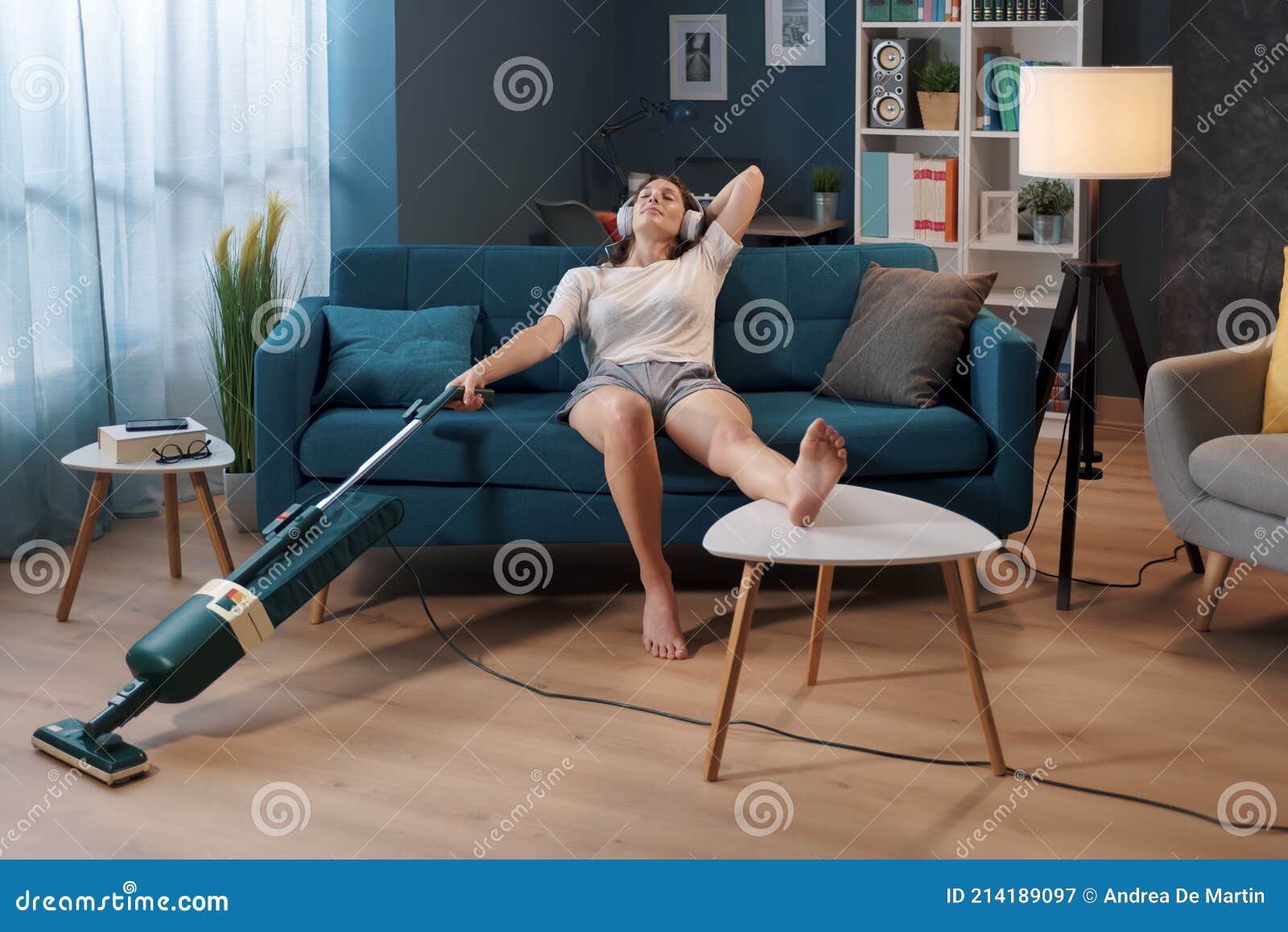 Lazy Housewife Procrastinating Chores Stock Image Image Of Cleaner Bored 214189097