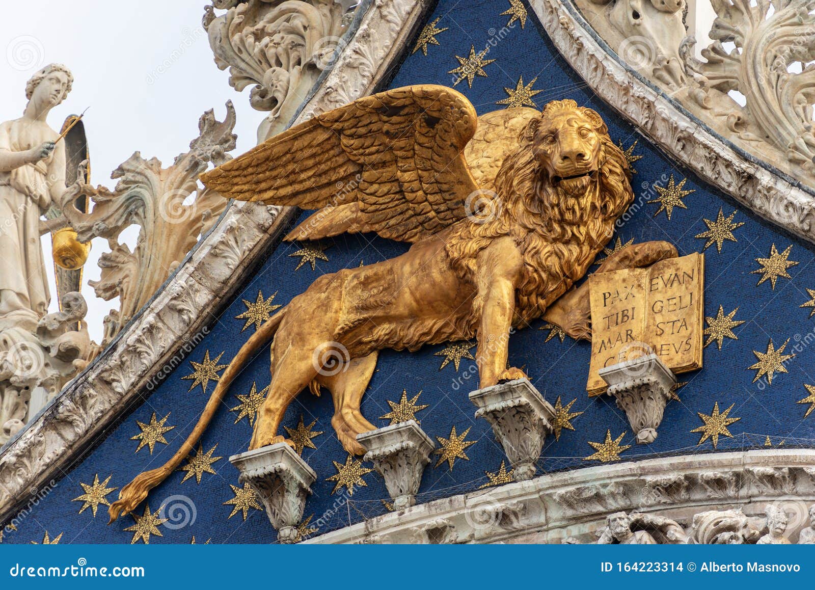 Símbolo De Leão Branco Da Serenissima Repubblica Que Significa Serena  República De Venice Em Itália Imagem de Stock - Imagem de céu, mastro:  260728331