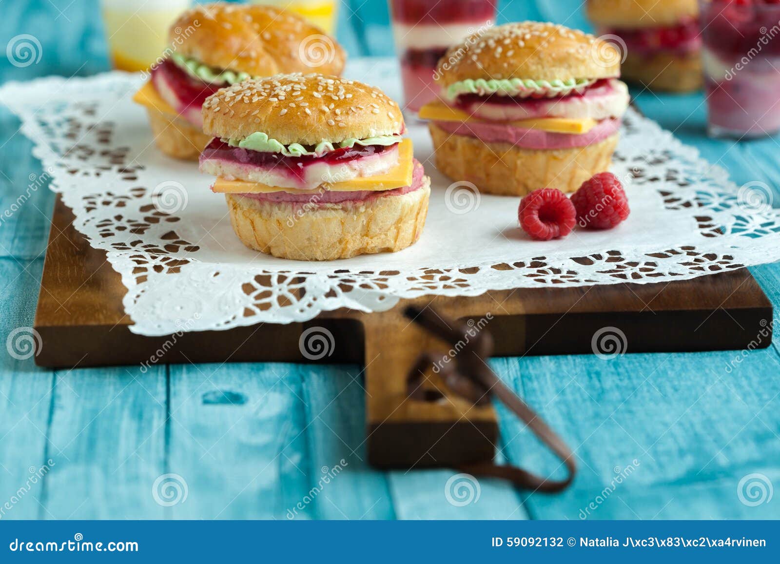 Le Bonbon Durcit Sous Forme D Hamburger Photo Stock Image Du Anniversaire Plaque