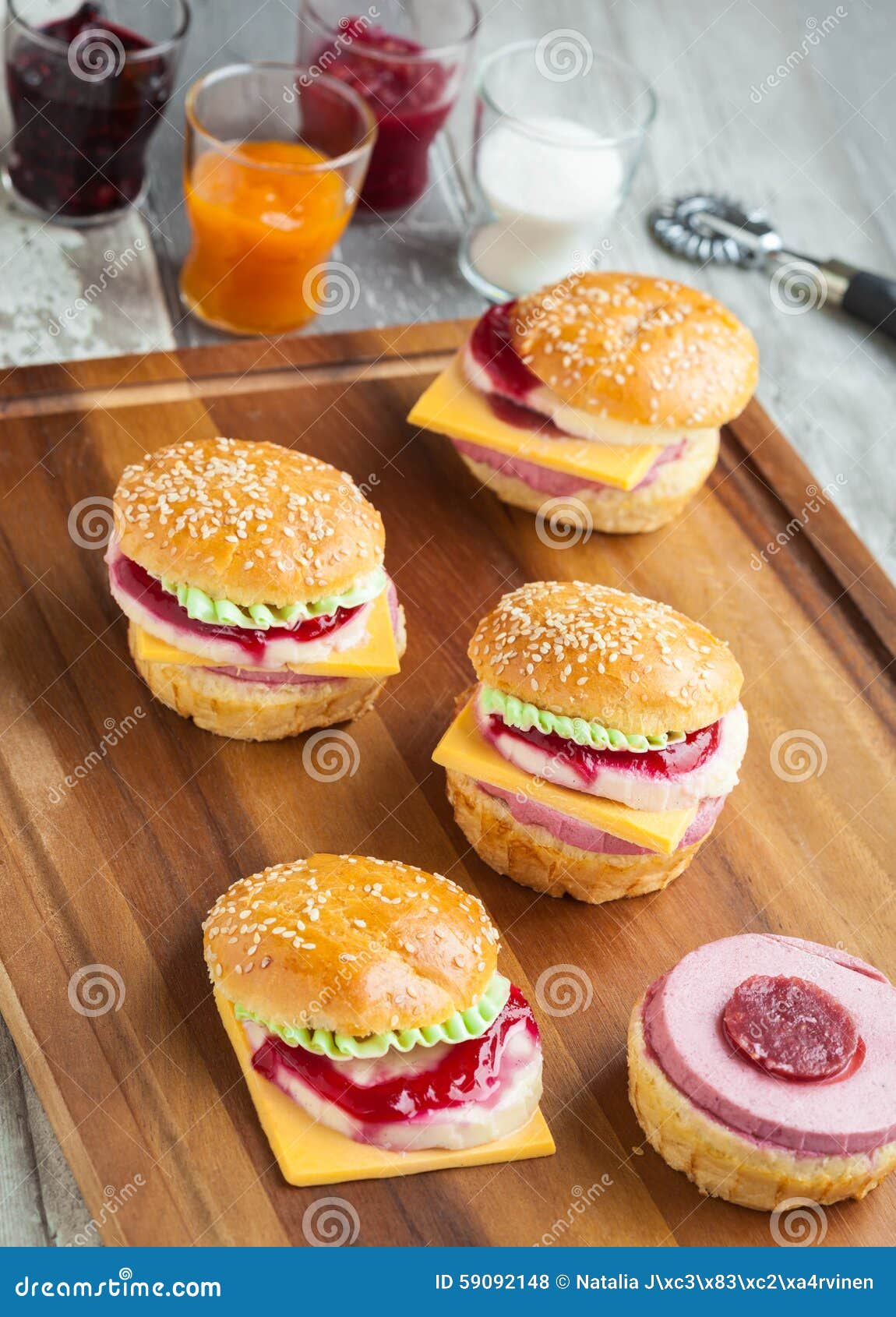 Le Bonbon Durcit Sous Forme D Hamburger Photo Stock Image Du Pain Fete
