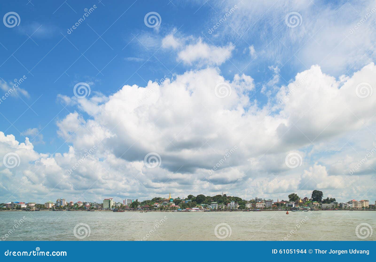 Le bord de mer de Myeik, Myanmar. Le bord de mer de Myeik, une banlieue noire dans la région de Tanintharyi, Myanmar du sud