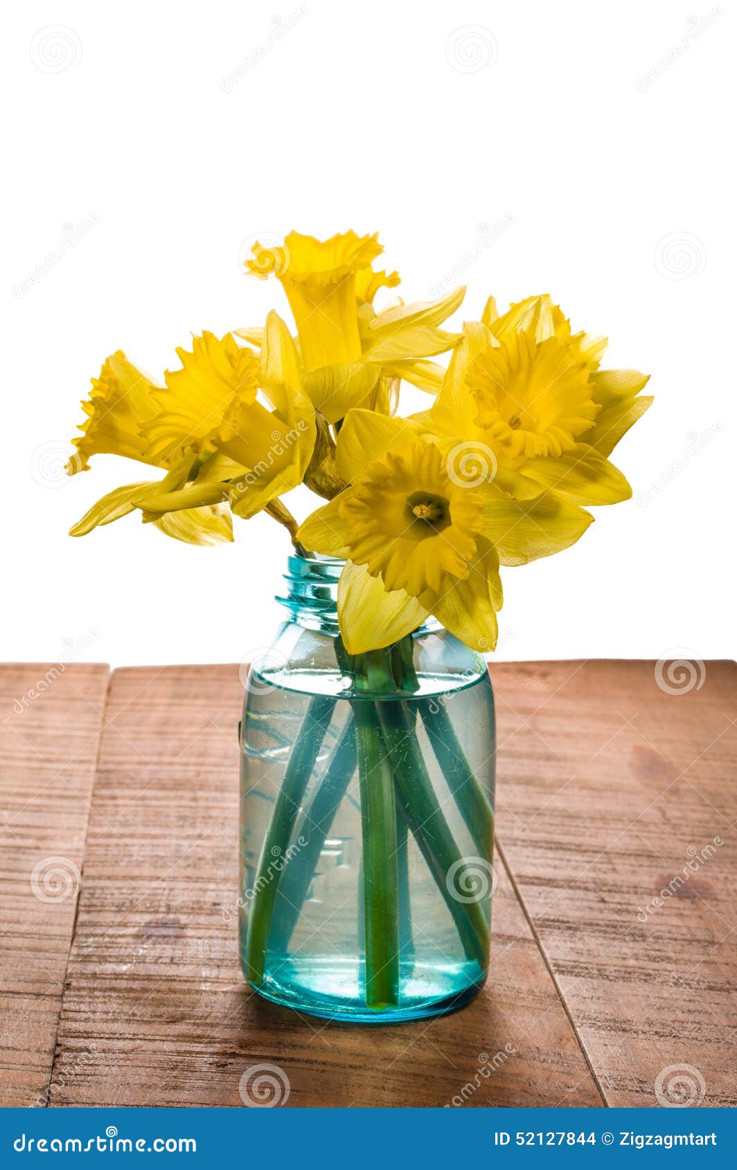 Le Bouquet De La Jonquille Jaune Fleurit Dans Un Pot Photo stock
