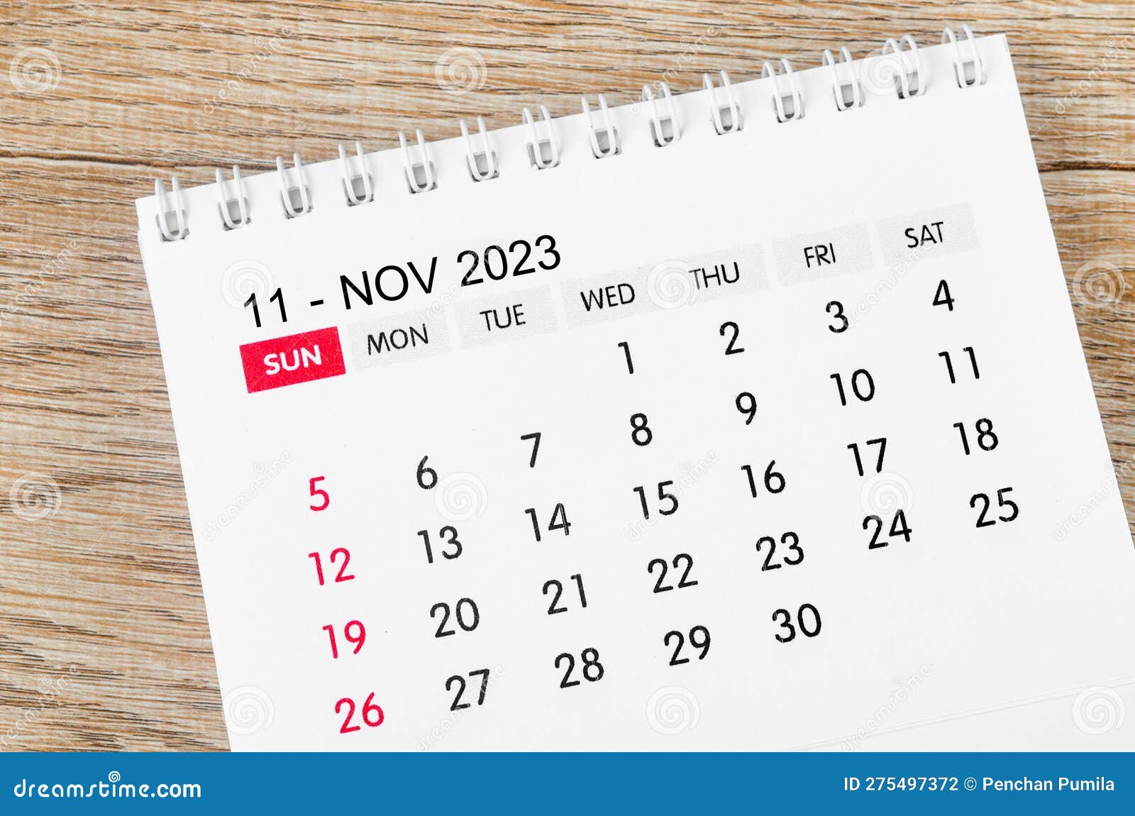 Le Calendrier Bureau De Novembre 2023 Pour 2023 Sur Fond De Bois Photo  stock - Image du affaires, datte: 275497372