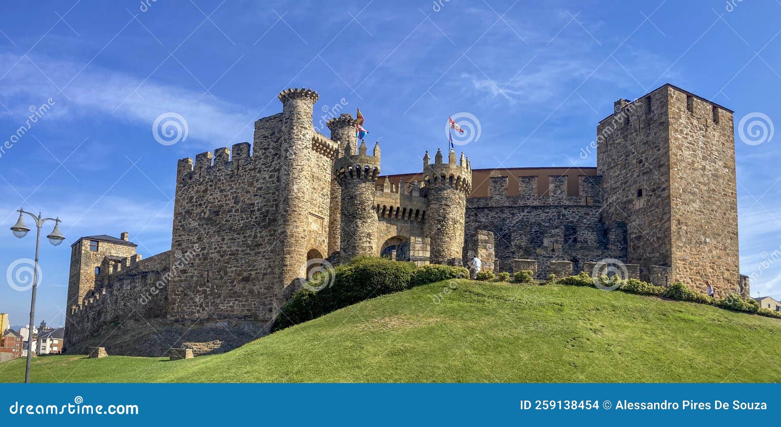 Le Château Des Chevaliers Templar De Ponferrada Une Ville Le Long Du Camino  De Santiago Espagne. Image stock éditorial - Image du horizontal, espagne:  259138454