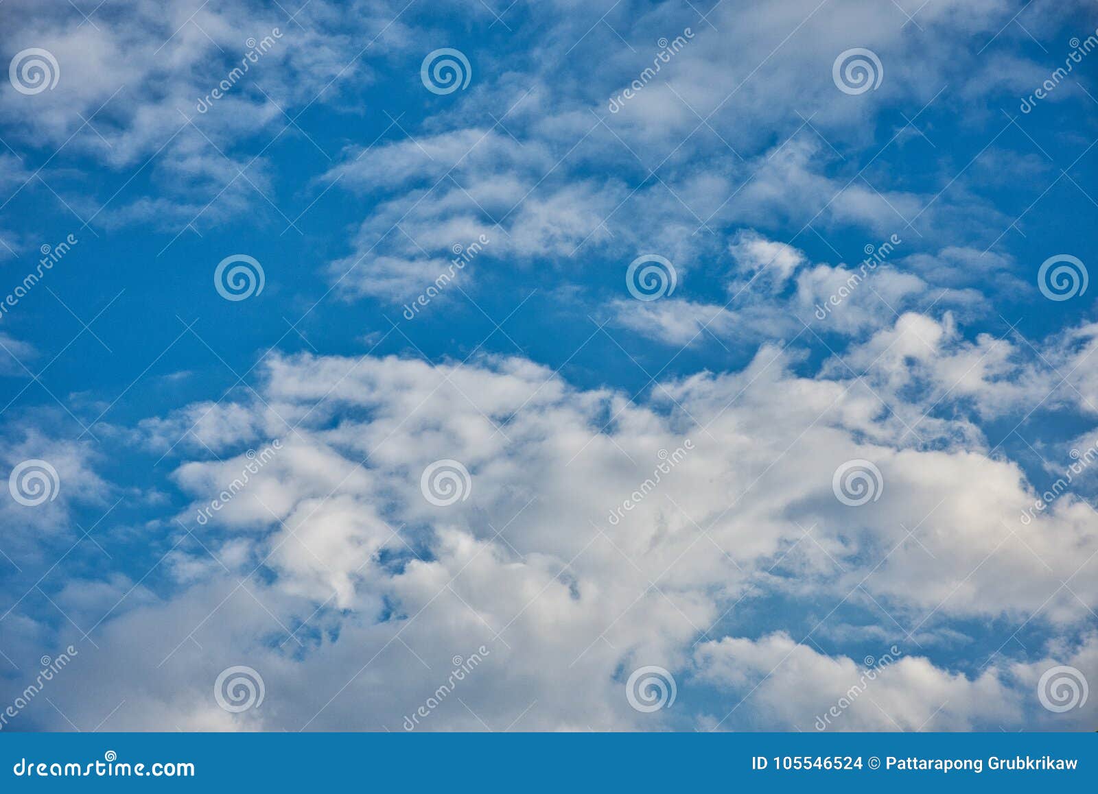 Le ciel est bleu photo stock. Image du contraste, santé - 105546524