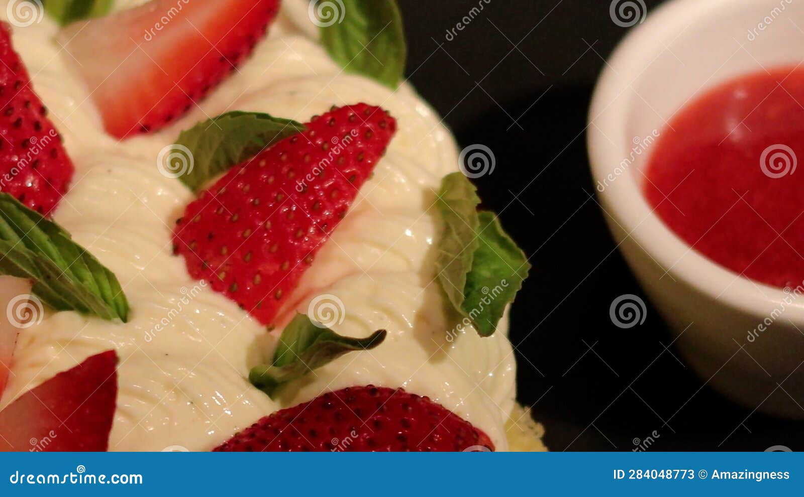 a la minute strawberry shortcake, dessert, le cochon blanc.