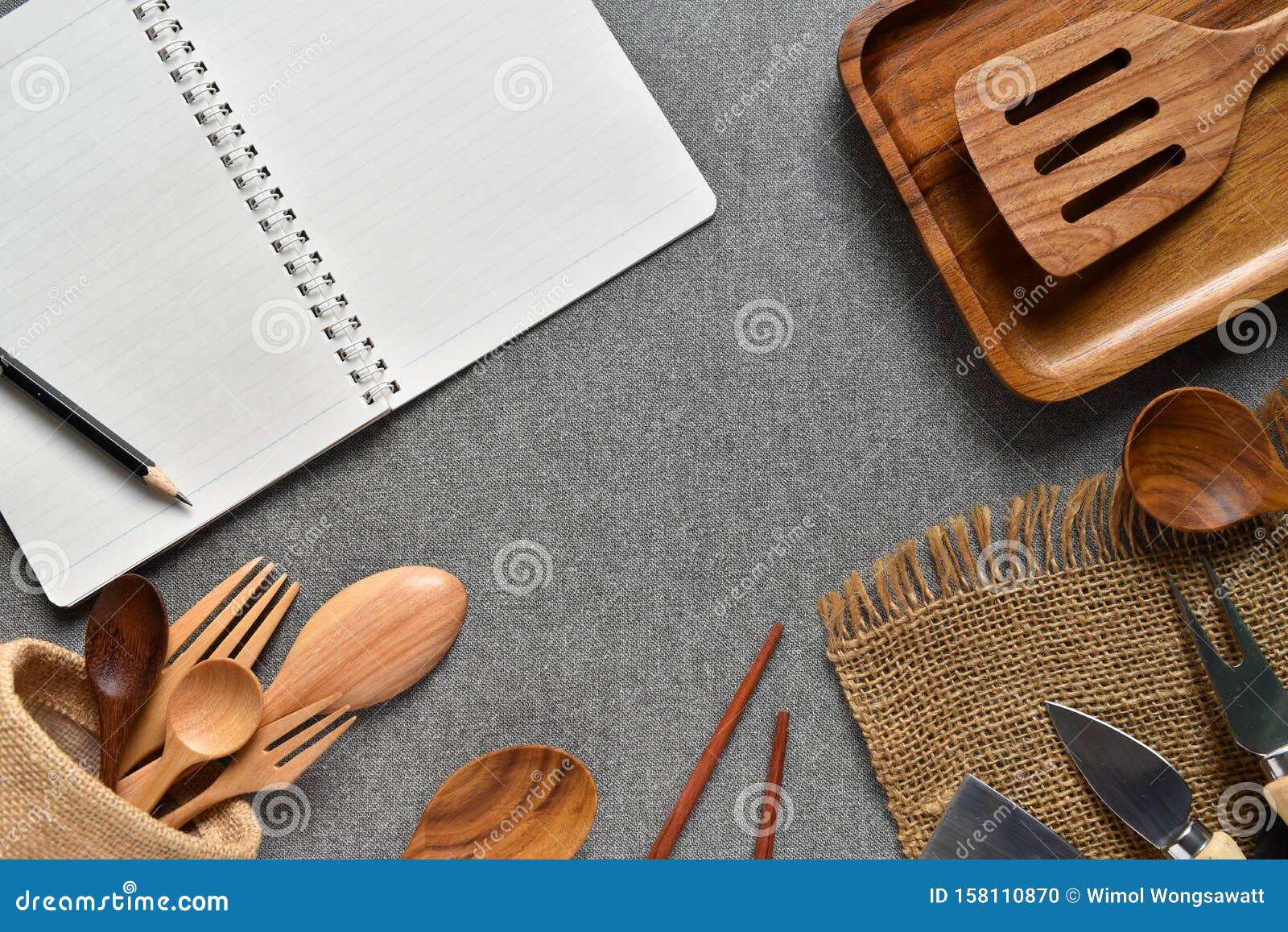 Le Comptoir De La Cuisine Avec Livre Et Crayon Pour écrire La