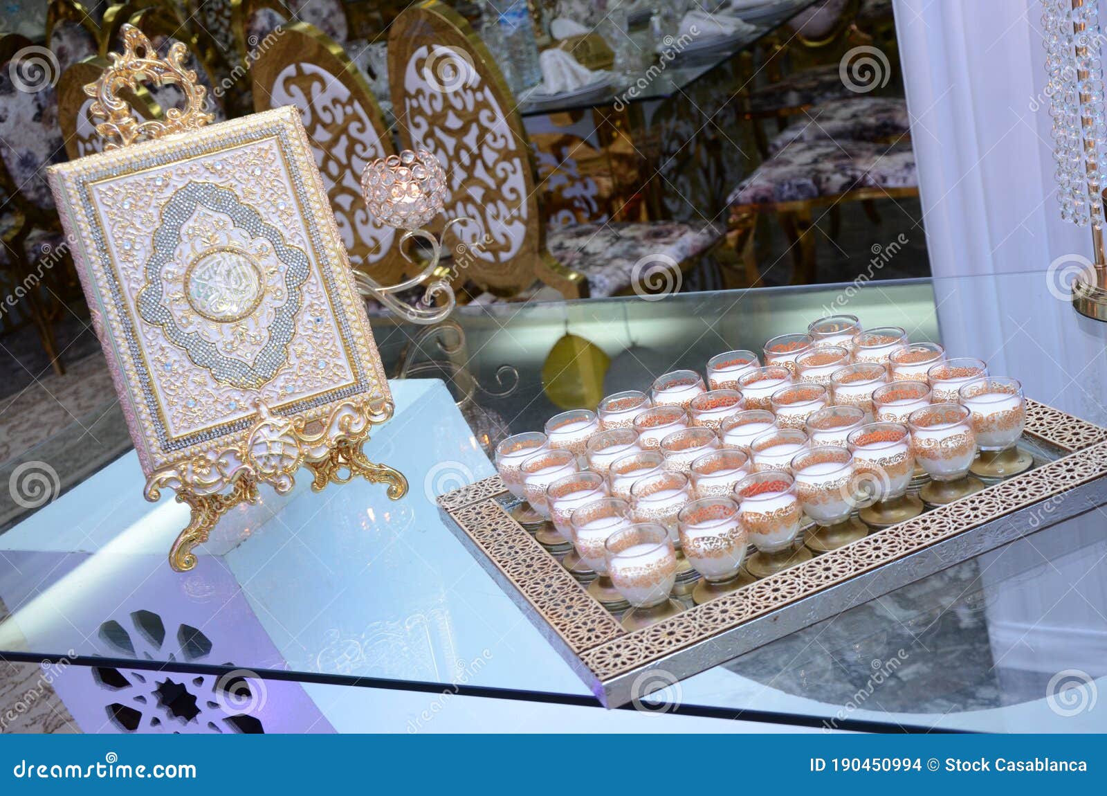 Le Coran Et Le Lait Saints Pour Recevoir Des Invites De Mariage Marocains Photo Stock Image Du Fond Invites Le Coran Et Le Lait Saints Pour Recevoir Des Invites De Mariage Marocains Photo Stock Image Du Fond Invites