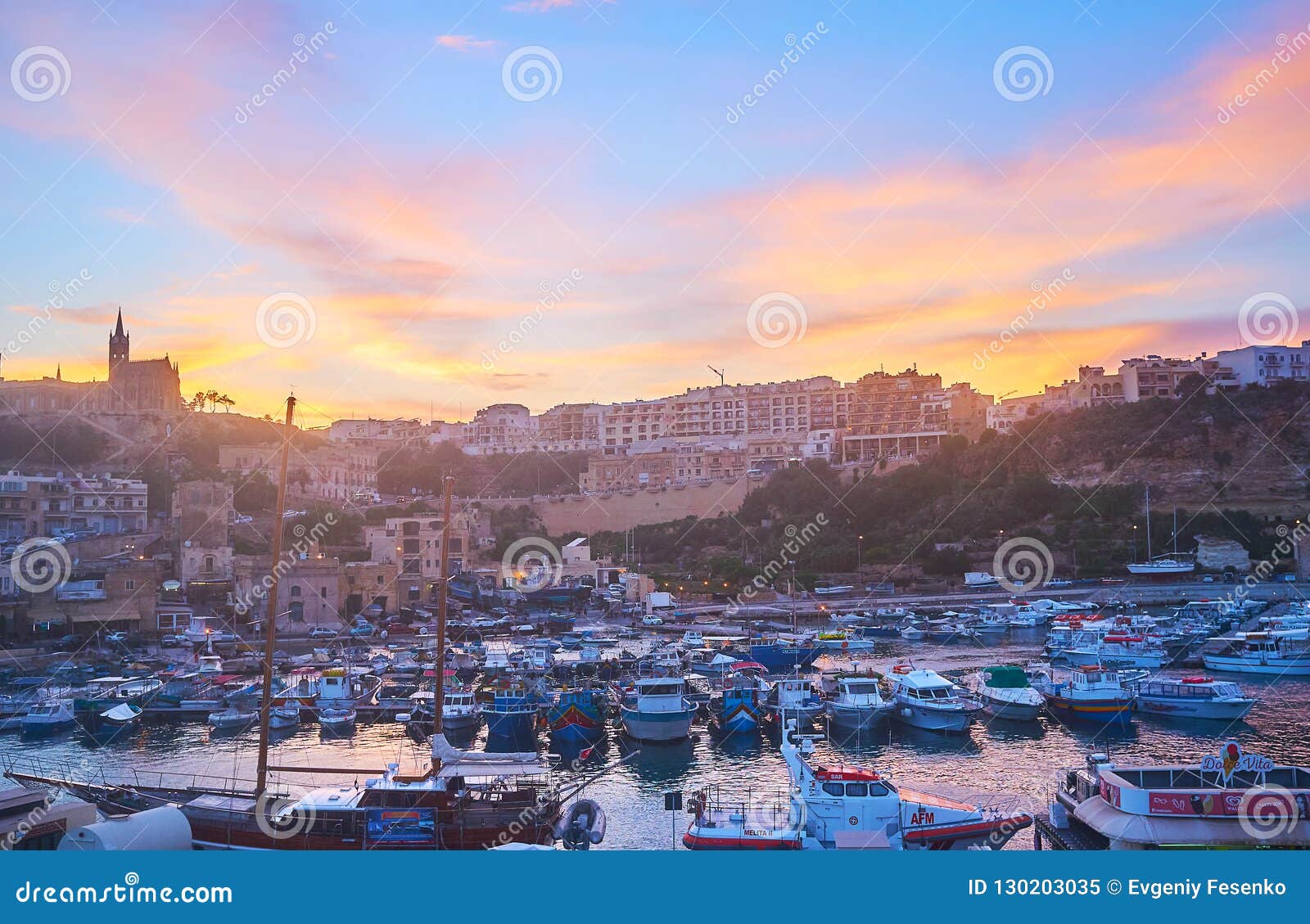 Le Coucher Du Soleil Du Ferry Ghajnsielem Gozo Malte