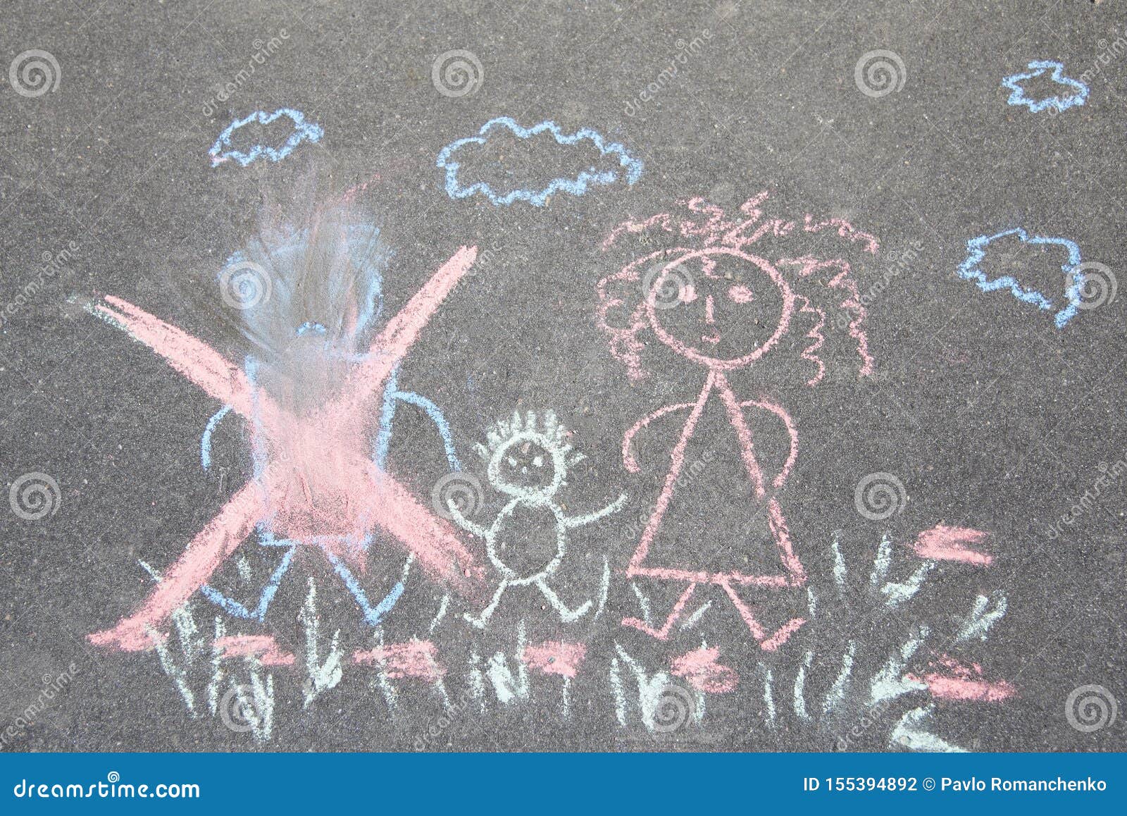 Le Dessin Des Enfants Avec La Craie Sur L Asphalte Famille Sans Le Papa Biffes Papa Maman Et Bebe Sujet De Divorce De Famille Photo Stock Image Du Detruit Abus Le Dessin Des Enfants Avec La Craie Sur L Asphalte Famille Sans Le Papa Biffes Papa Maman Et Bebe Sujet De Divorce De Famille Photo Stock Image Du Detruit Abus