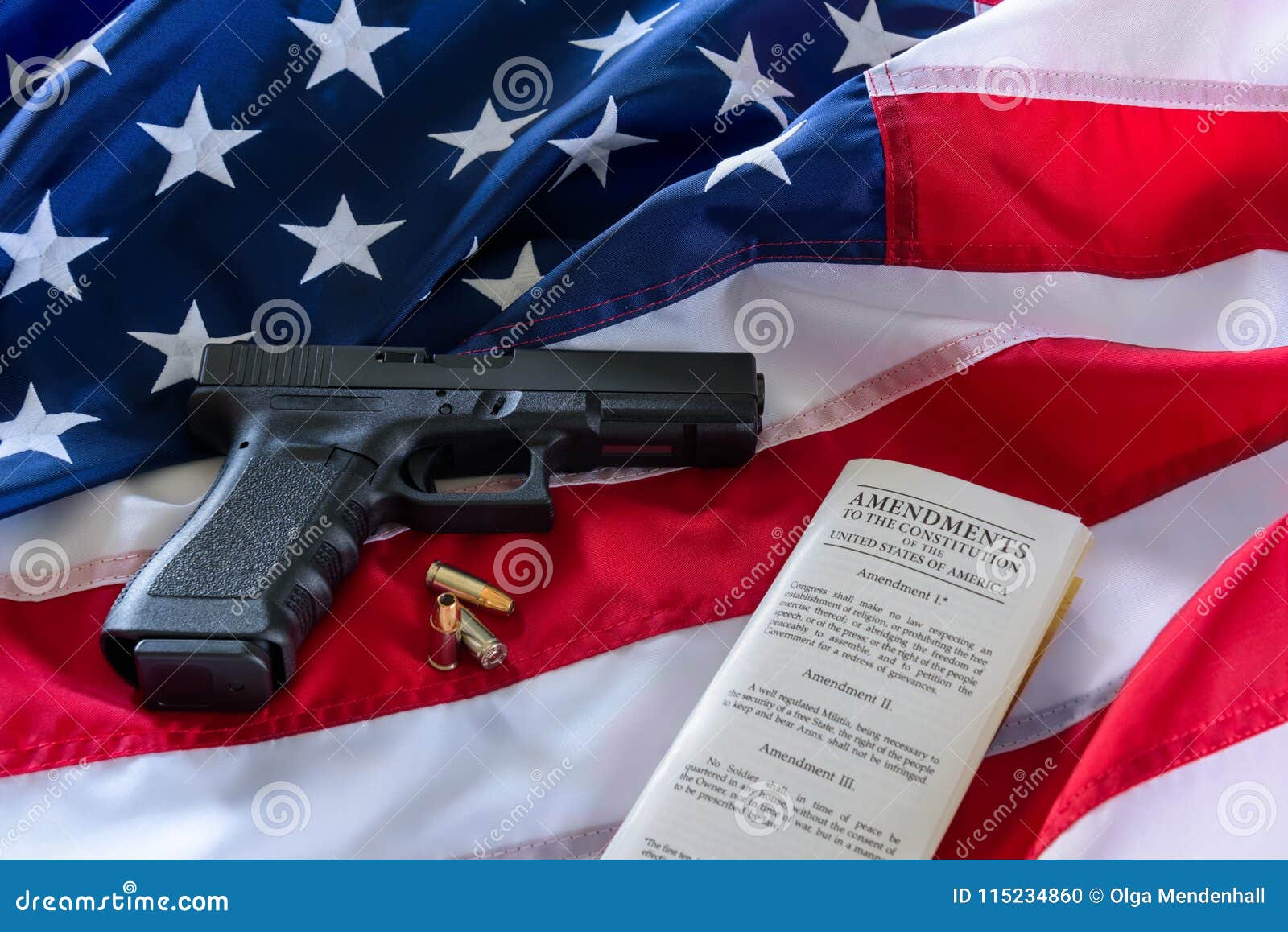 Drapeau National Etats-Unis Avec L'arme ? Feu De Main Photo stock - Image  du politique, criminel: 149290046