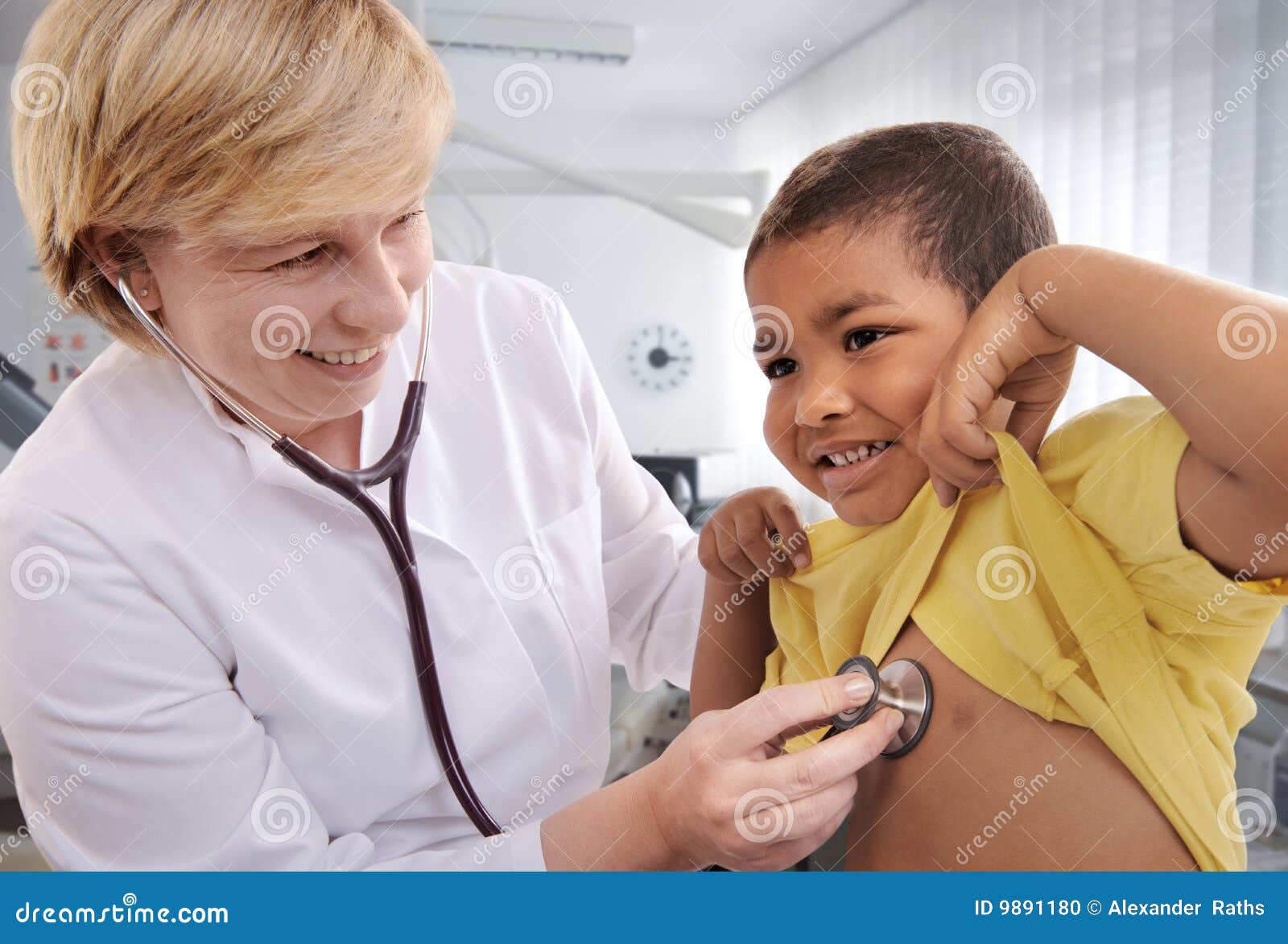Le docteur des enfants photo stock. Image du multiples - 9891180