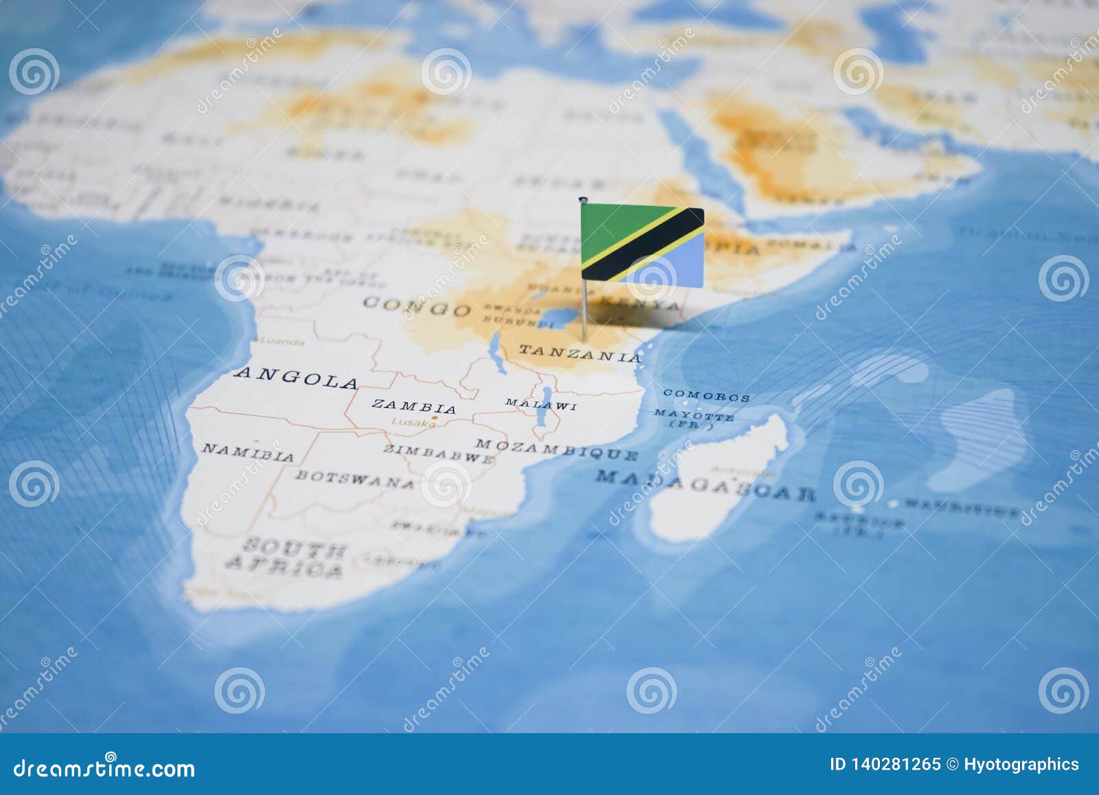 Le Drapeau De La Tanzanie Dans La Carte Du Monde Image Stock