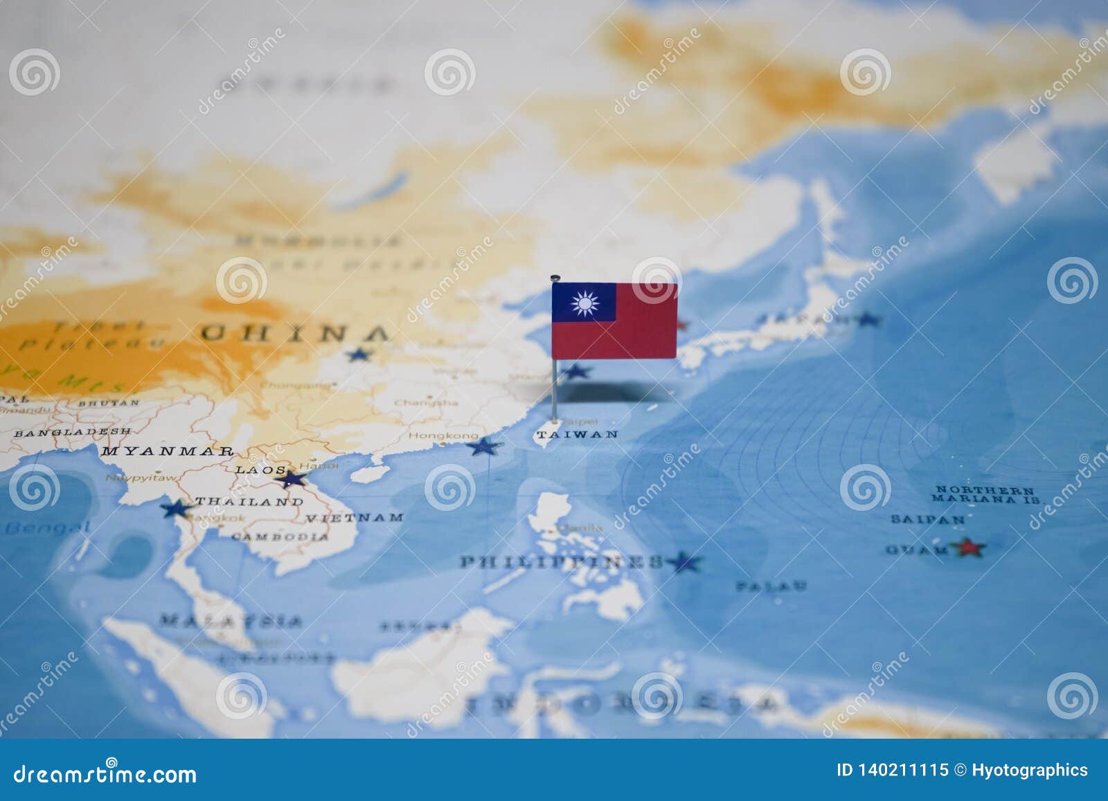 Le Drapeau De Taiwan Dans La Carte Du Monde Image Stock