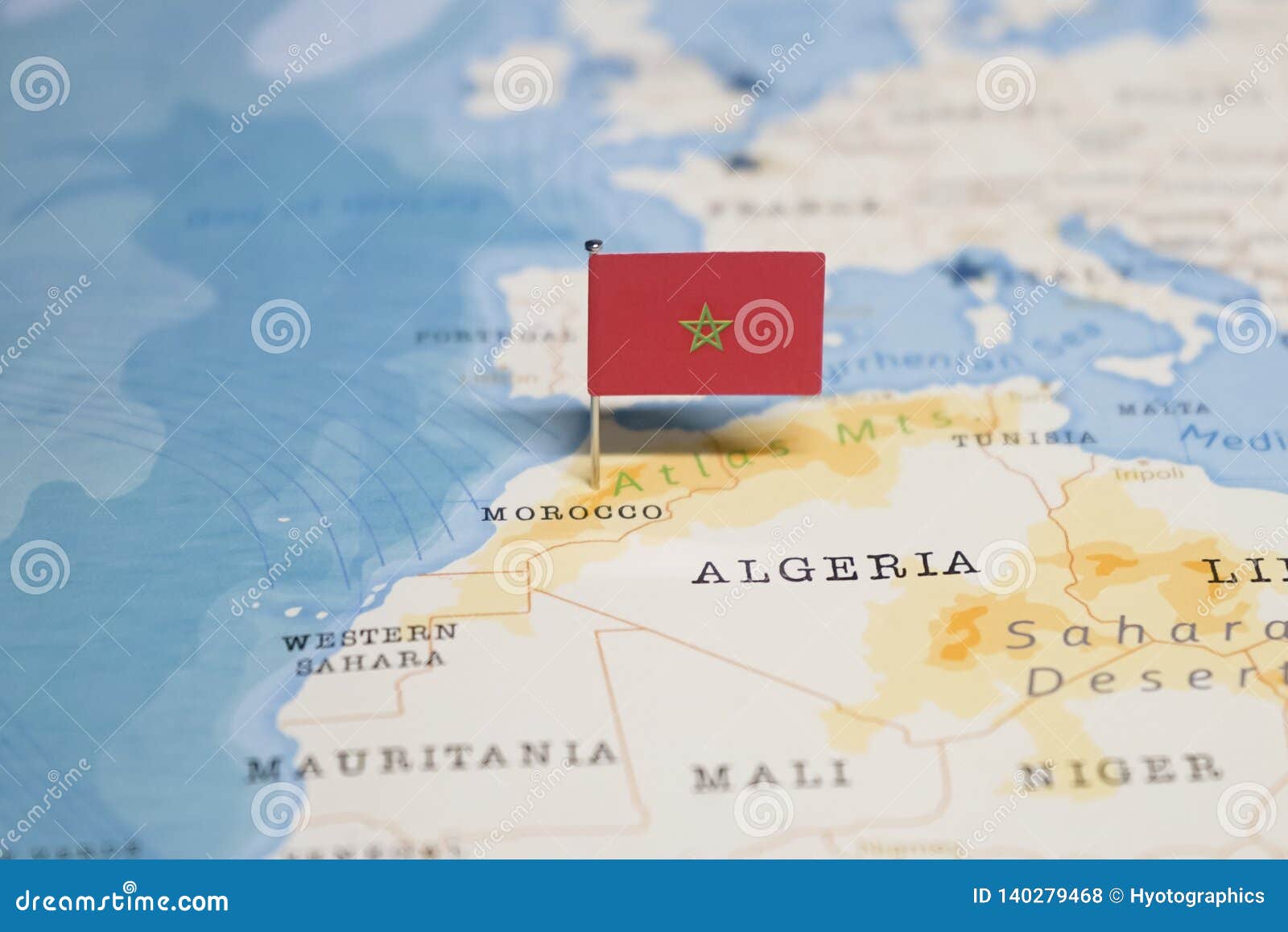 Le Drapeau Du Maroc Dans La Carte Du Monde Photo Stock