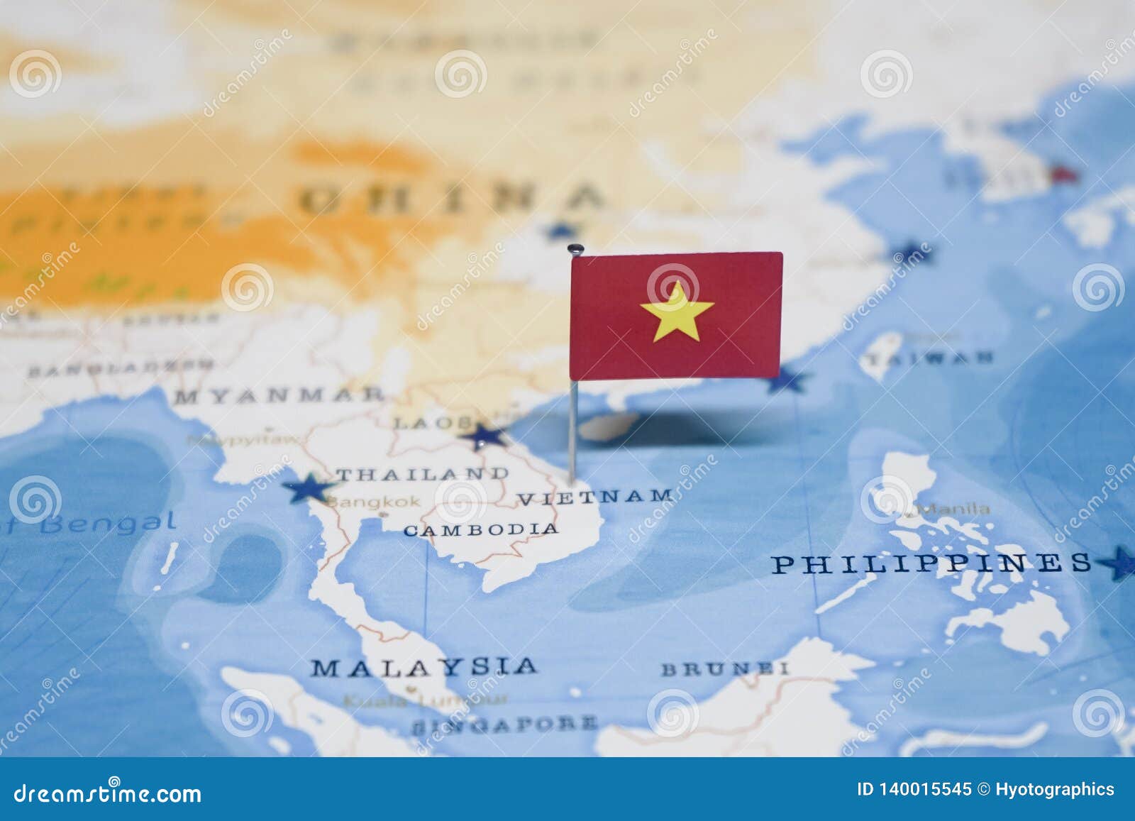 Le Drapeau Du Vietnam Dans La Carte Du Monde Image Stock