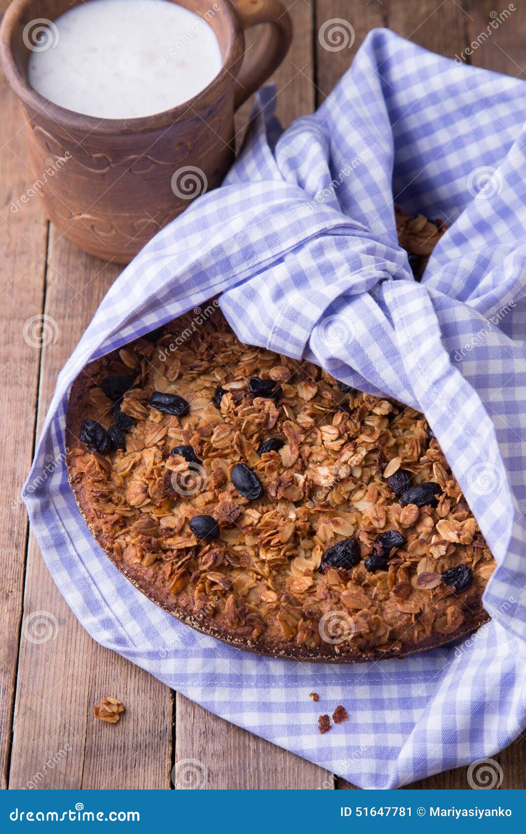Le Gateau De Banane Avec La Farine D Avoine Et La Granola De Raisins Secs Completent Image Stock Image Du Coupure Texture Le Gateau De Banane Avec La Farine D Avoine Et La Granola De Raisins Secs Completent Image Stock Image Du Coupure Texture