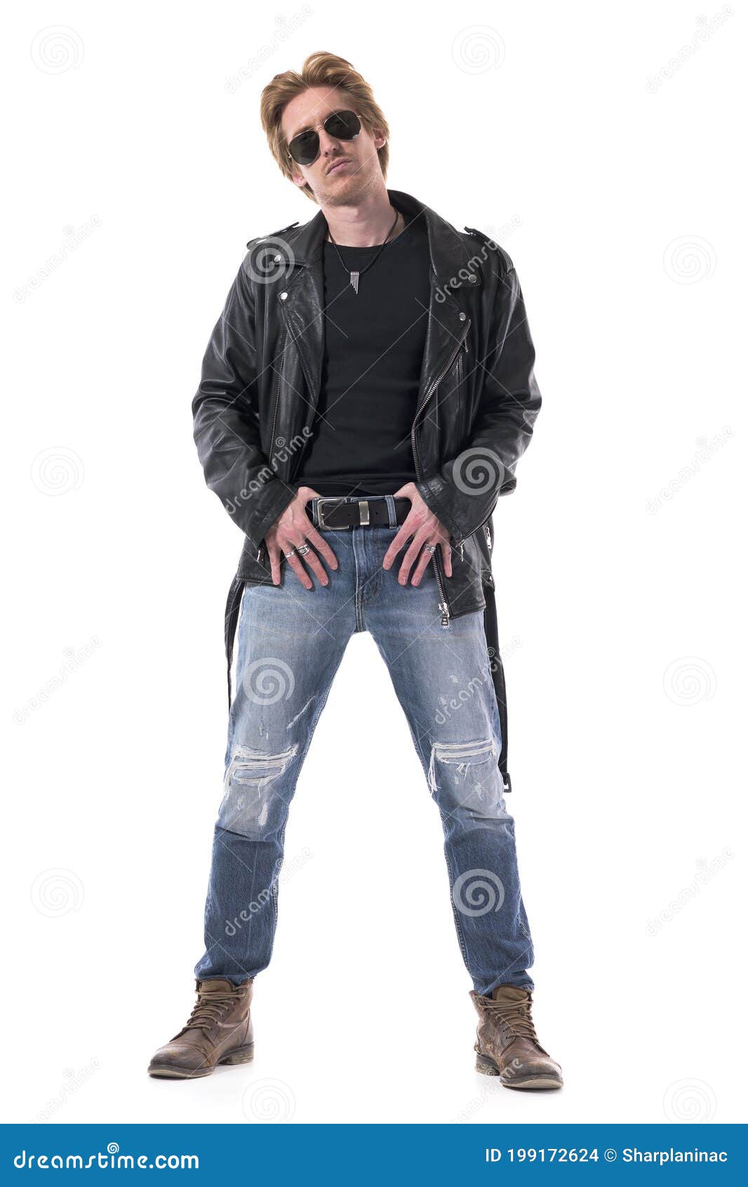 Le Jeune Et Beau Port élégant D'homme a Arraché Les Bottes De Jeans Et Une  Veste En Cuir Pose Comme Modèle Photo stock - Image du masculin, fixation:  199172624