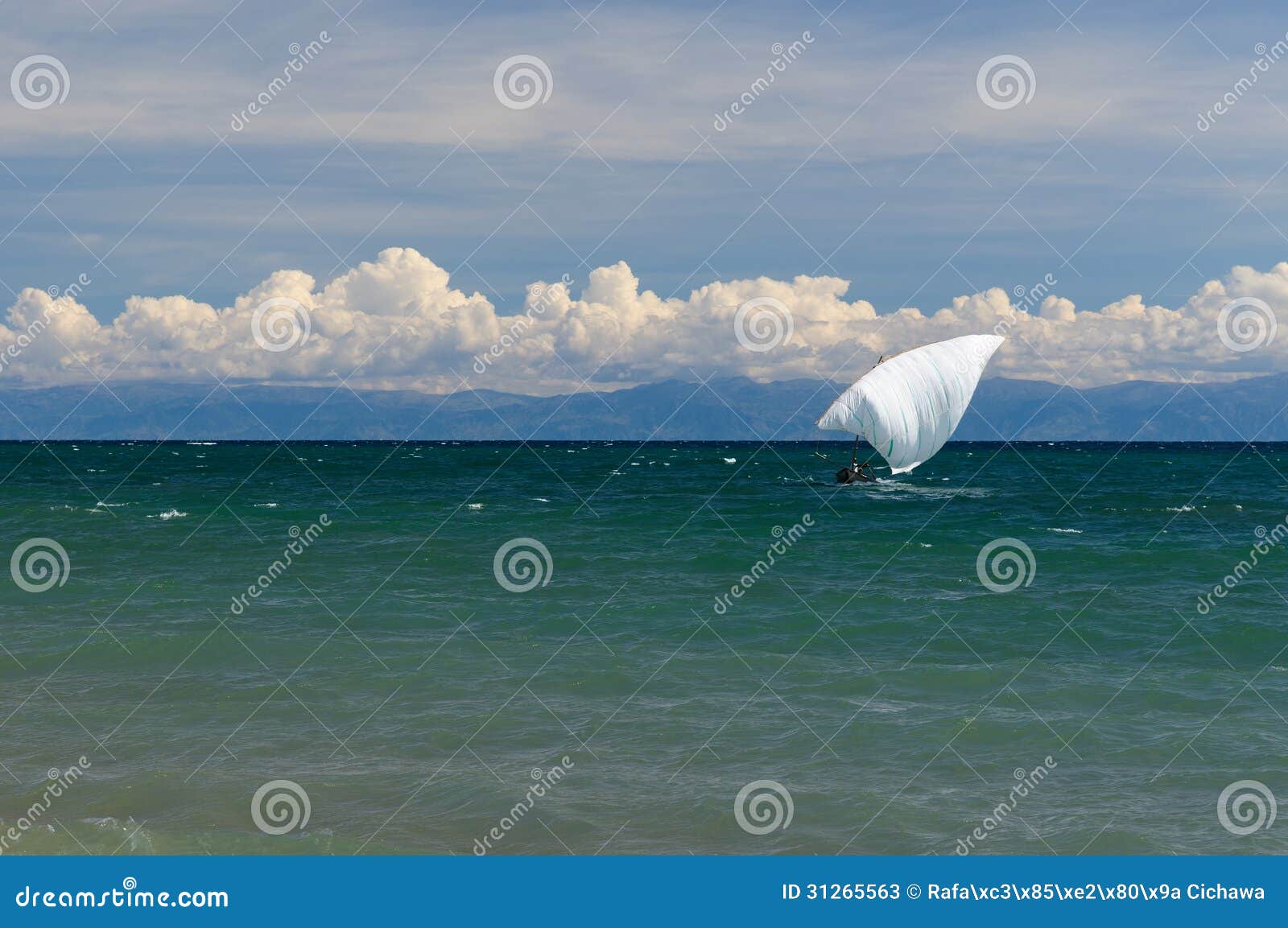 Le Lac Tanganyika, Tanzanie Image stock Image du montagne, mangue