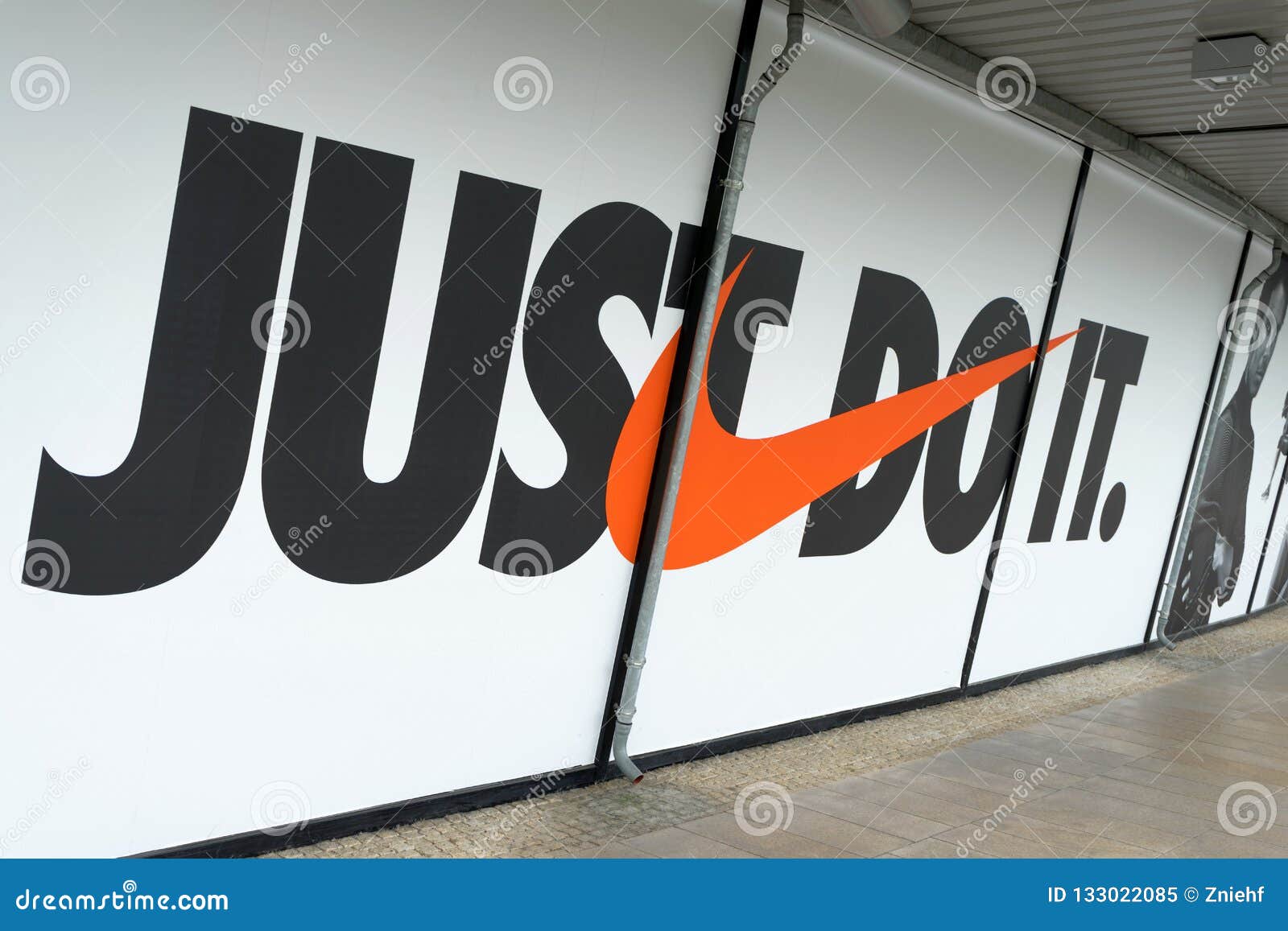 prix logo nike