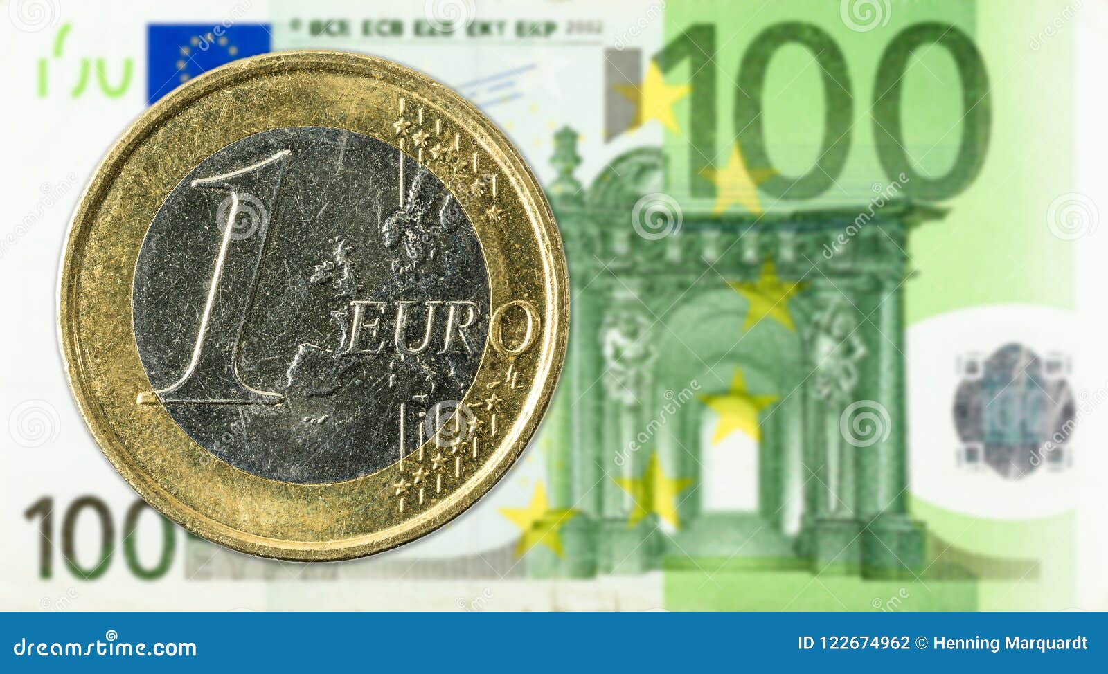 Le Monete Da 1 Euro Contro Il Complemento Della Banconota Dell'euro 100  Fotografia Stock - Immagine di europa, valuta: 122674962