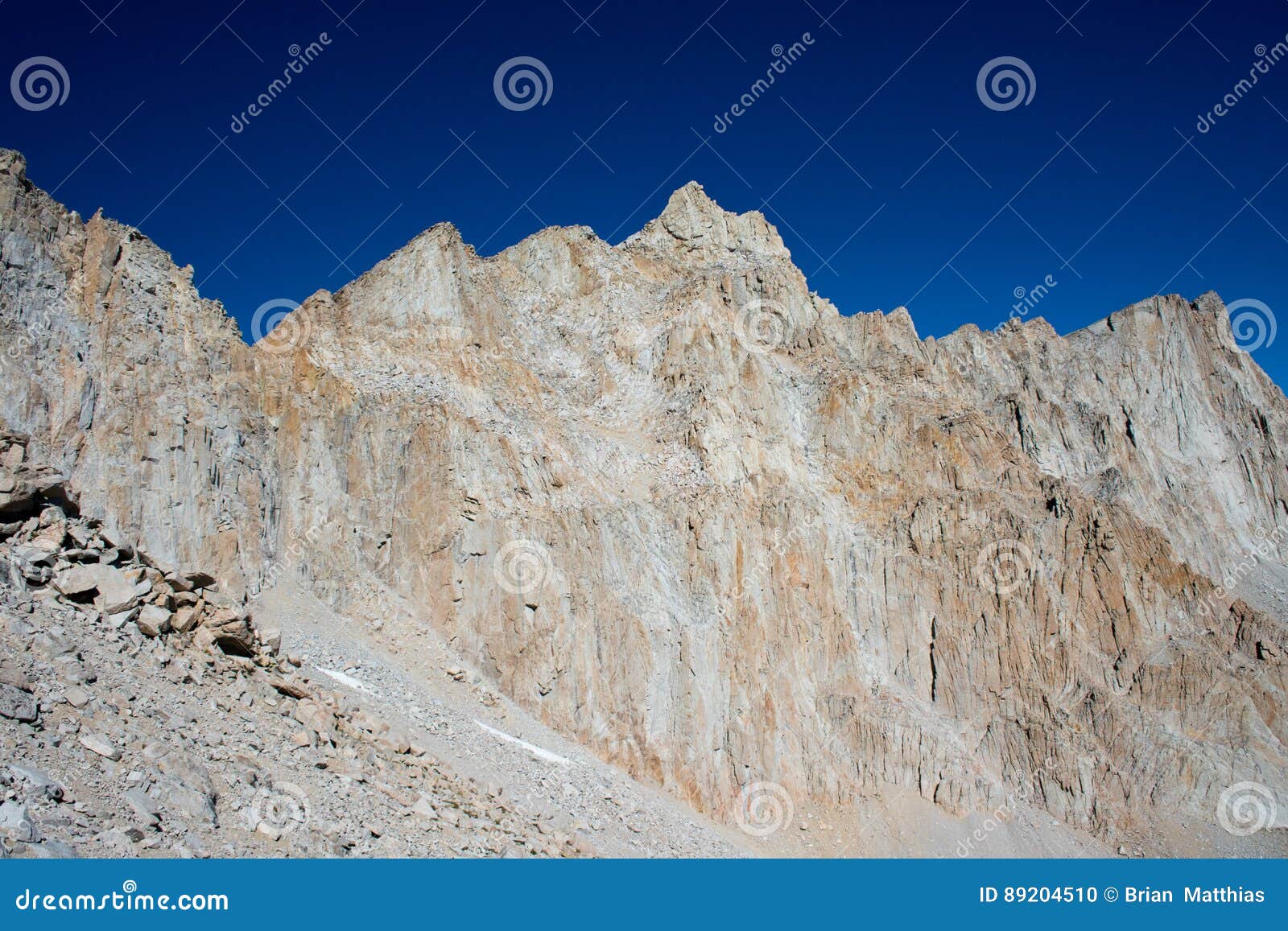 Le Mont Whitney en haute sierra montagnes, l'extrémité de John Muir Trail, sommet le plus élevé aux Etats-Unis continentaux