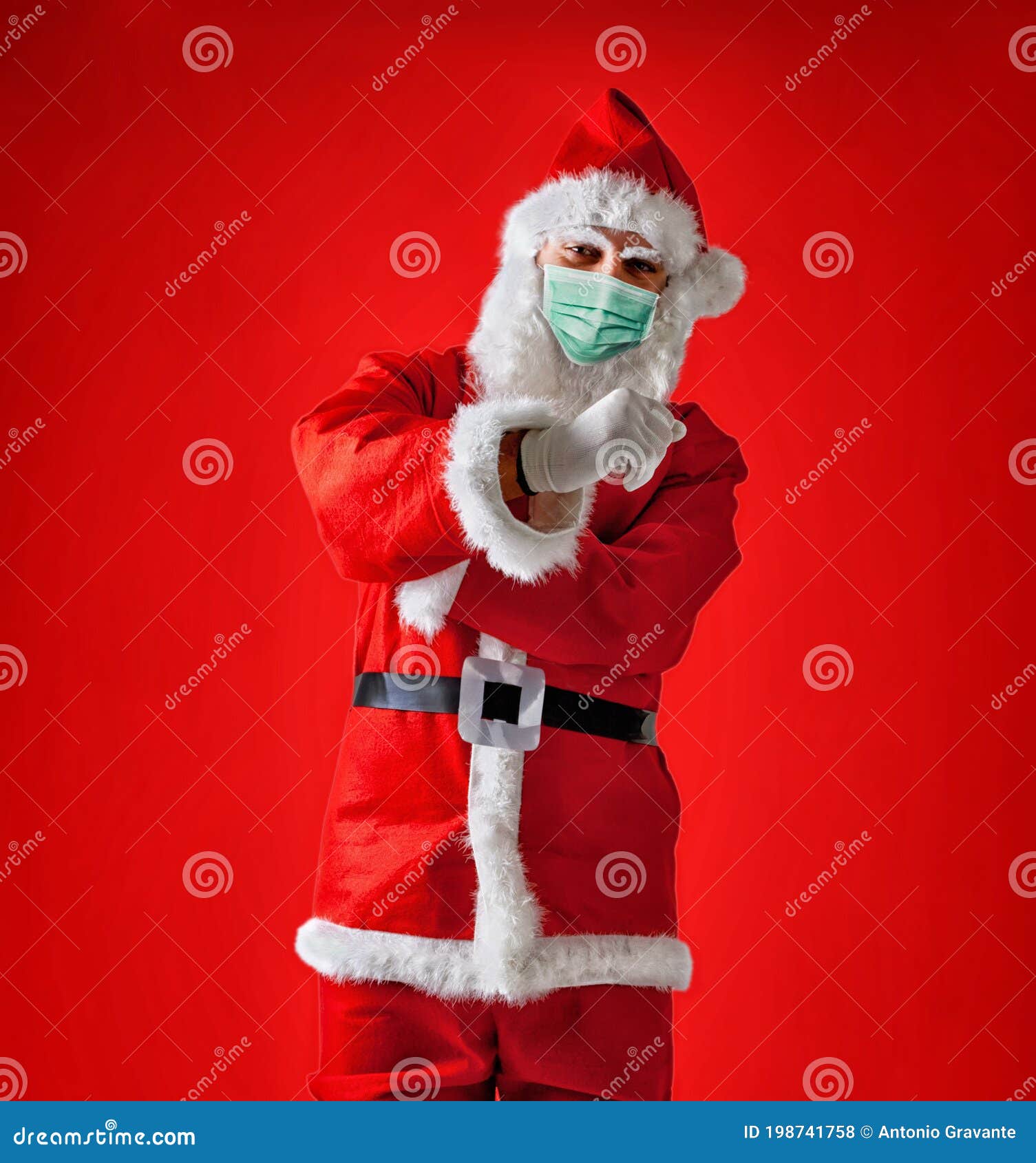 Le Père Noël Faisant L'italien De Parapluie Gesturewearing Le Masque  Chirurgical Photo stock - Image du grossier, fuselage: 198741758