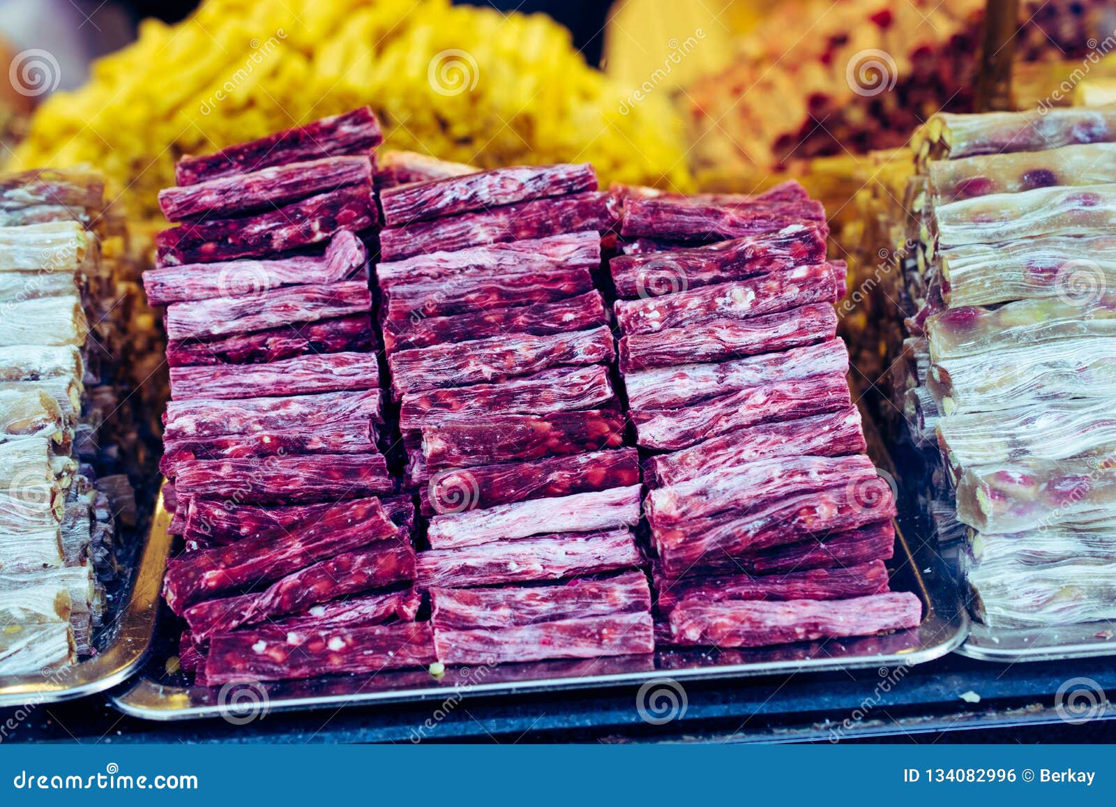 Le plaisir turc ou le lokum est une famille des confections basées sur le gel de l'amidon et du sucre