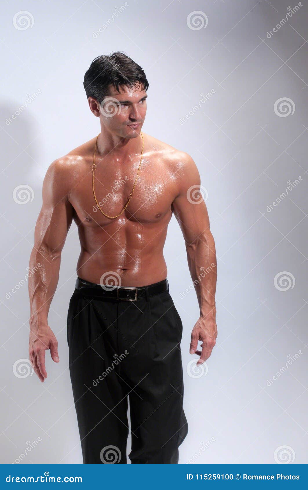 Le Pose Sexy Dell Uomo Per Una Fotografia Fotografia Stock Immagine Di Debonair Buff