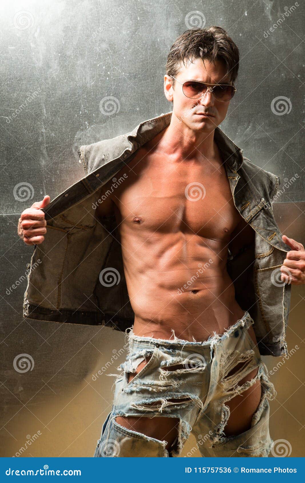 Le Pose Sexy Dell Uomo Per Una Fotografia Fotografia Stock Immagine Di Genuino Esercito