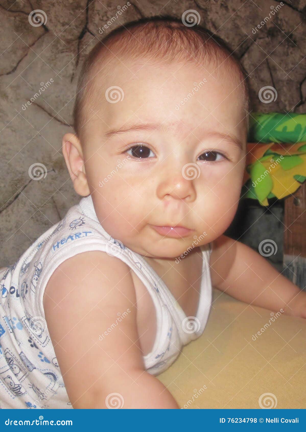 Le Regard Mefiant Du Bebe Photo Stock Image Du Cheri