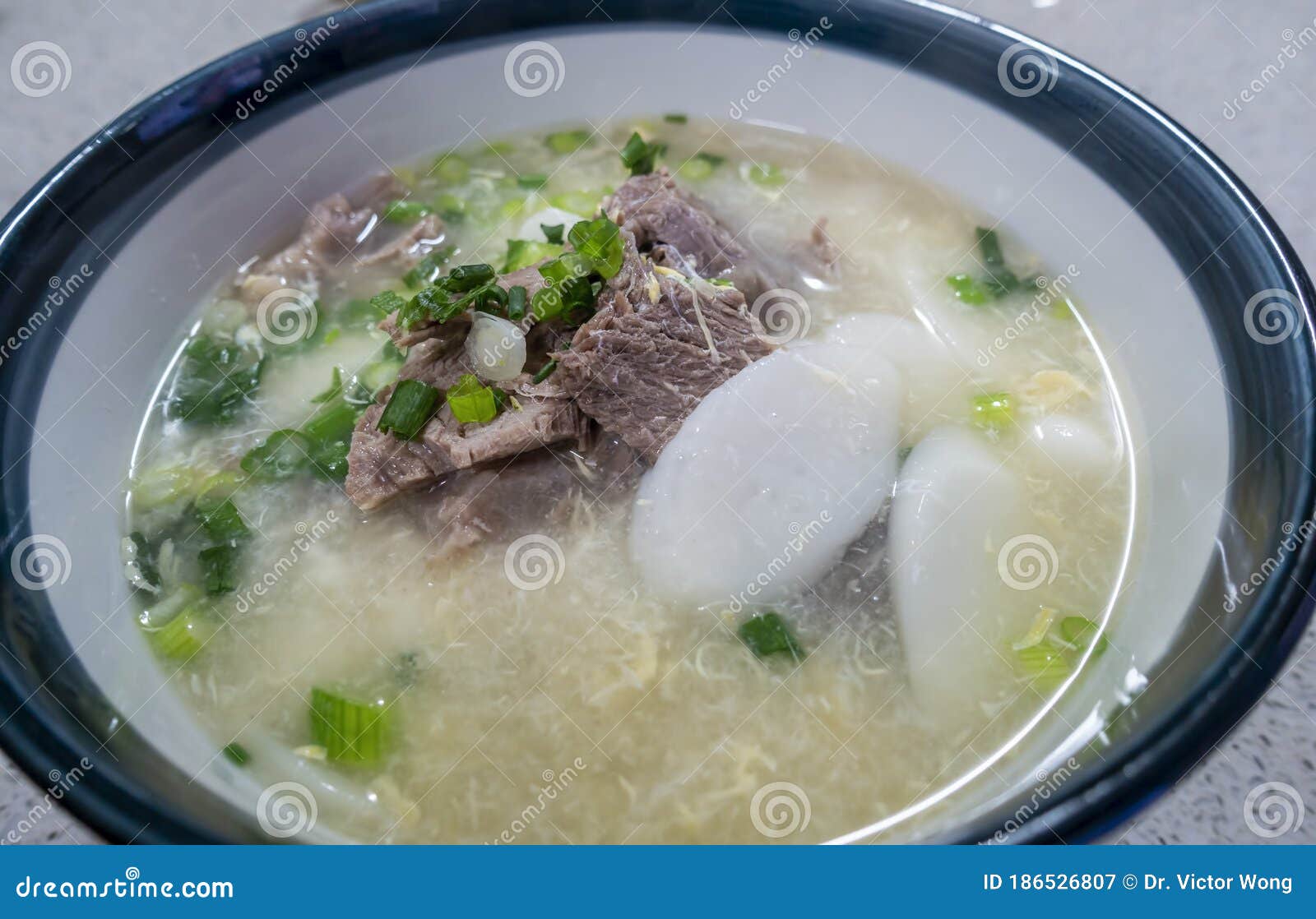 Le Tteokguk Ou La Soupe Decoupee En Tranches De Gateau De Riz Est Un Plat Traditionnel Coreen Image Stock Image Du Gateau Fermer Le Tteokguk Ou La Soupe Decoupee En Tranches De Gateau De Riz Est Un Plat Traditionnel Coreen Image Stock Image Du Gateau Fermer