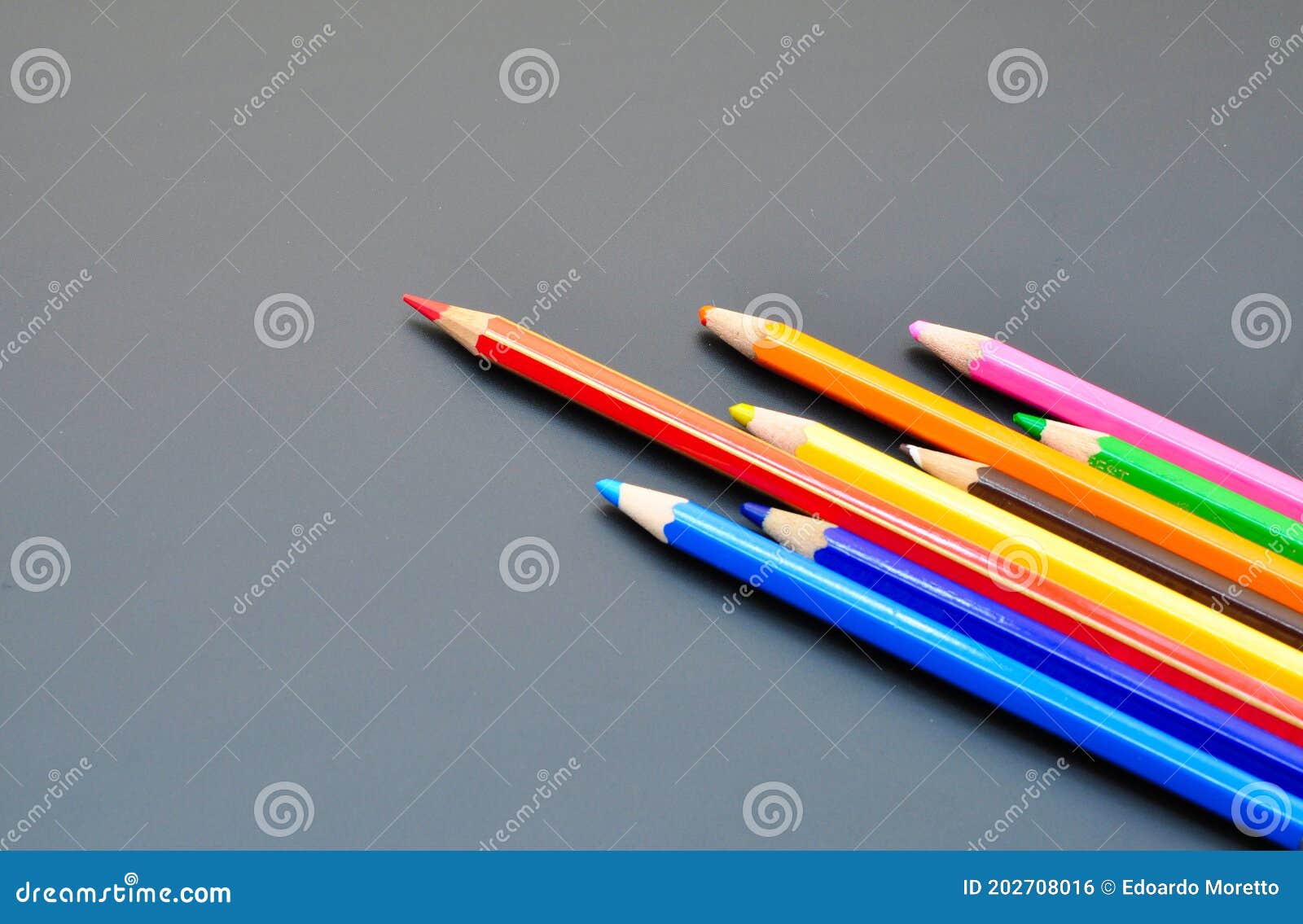 leadership makes differences shown by color pencils