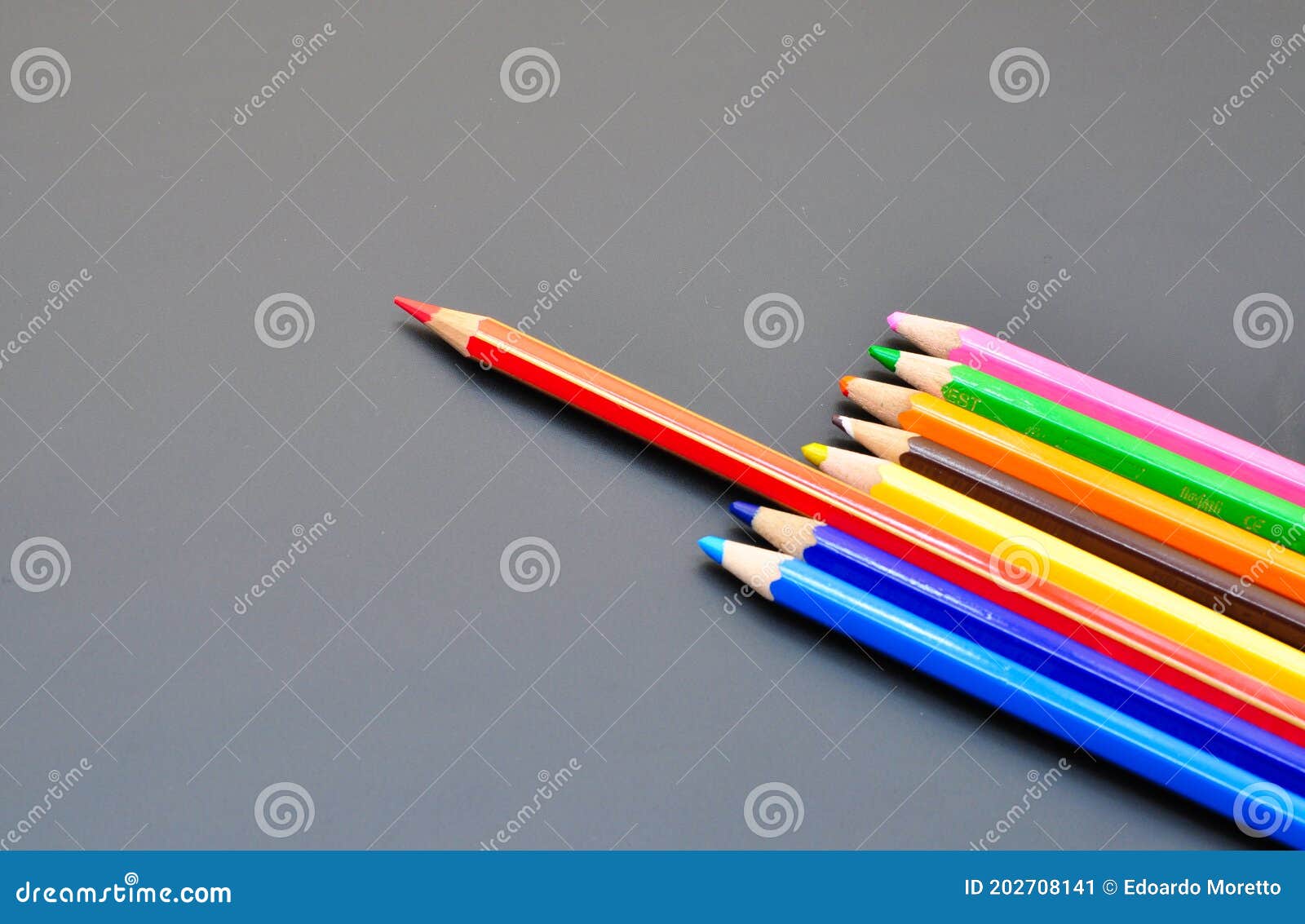 leadership makes differences shown by color pencils