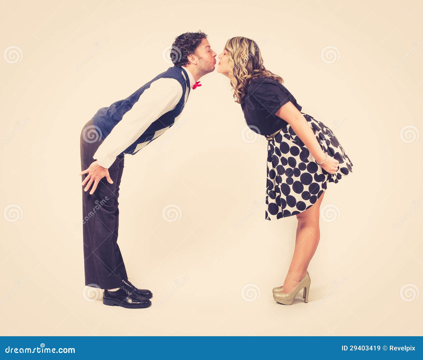 Top 92+ Images how to lean in for a kiss Updated