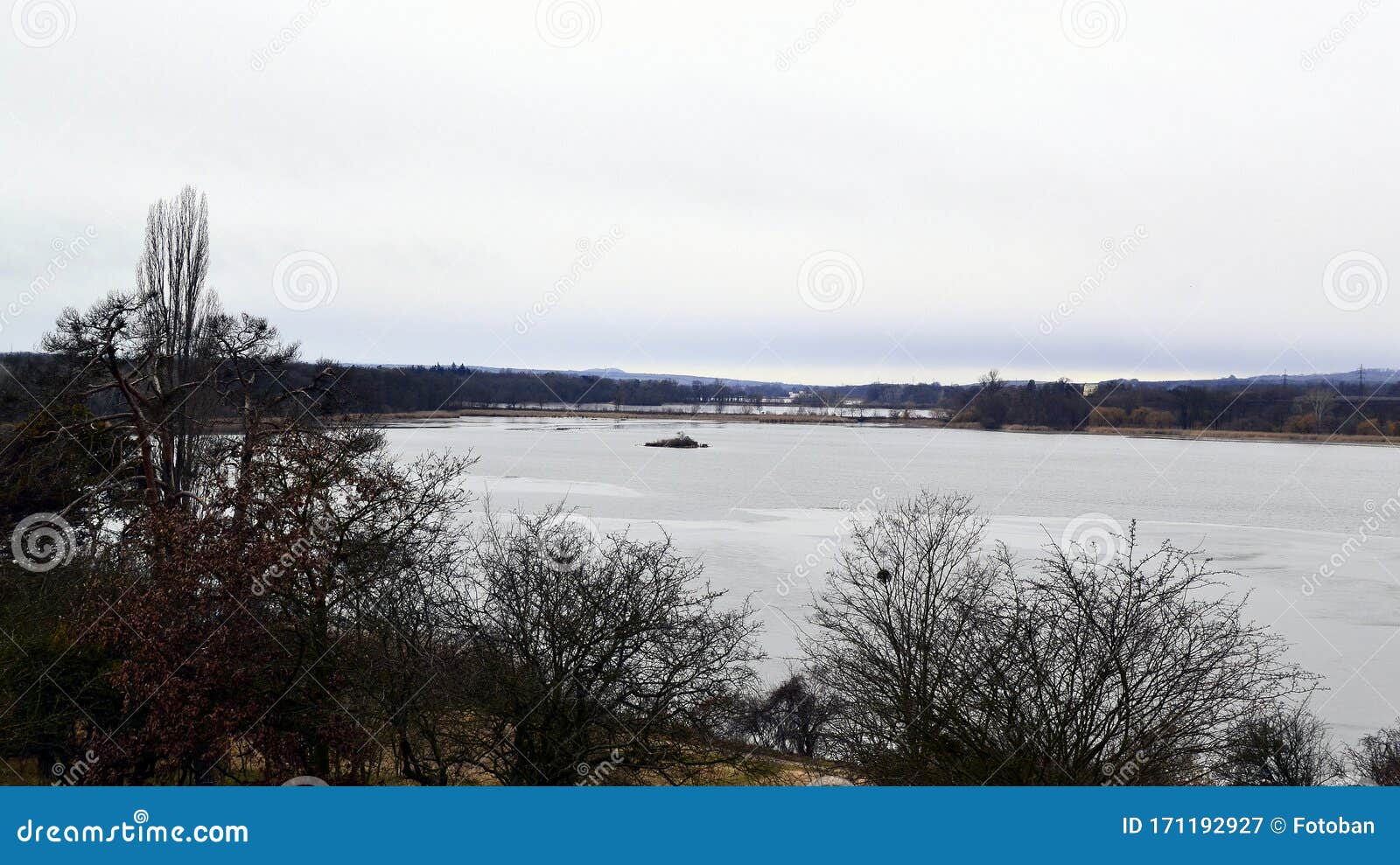 lednice ponds - apollo in winter