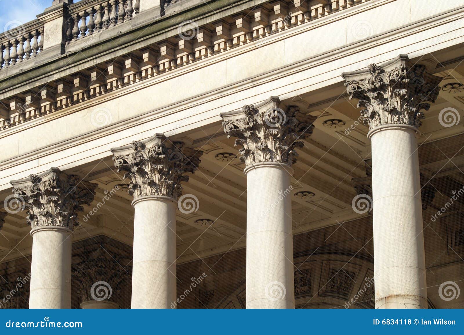 leeds town hall columns