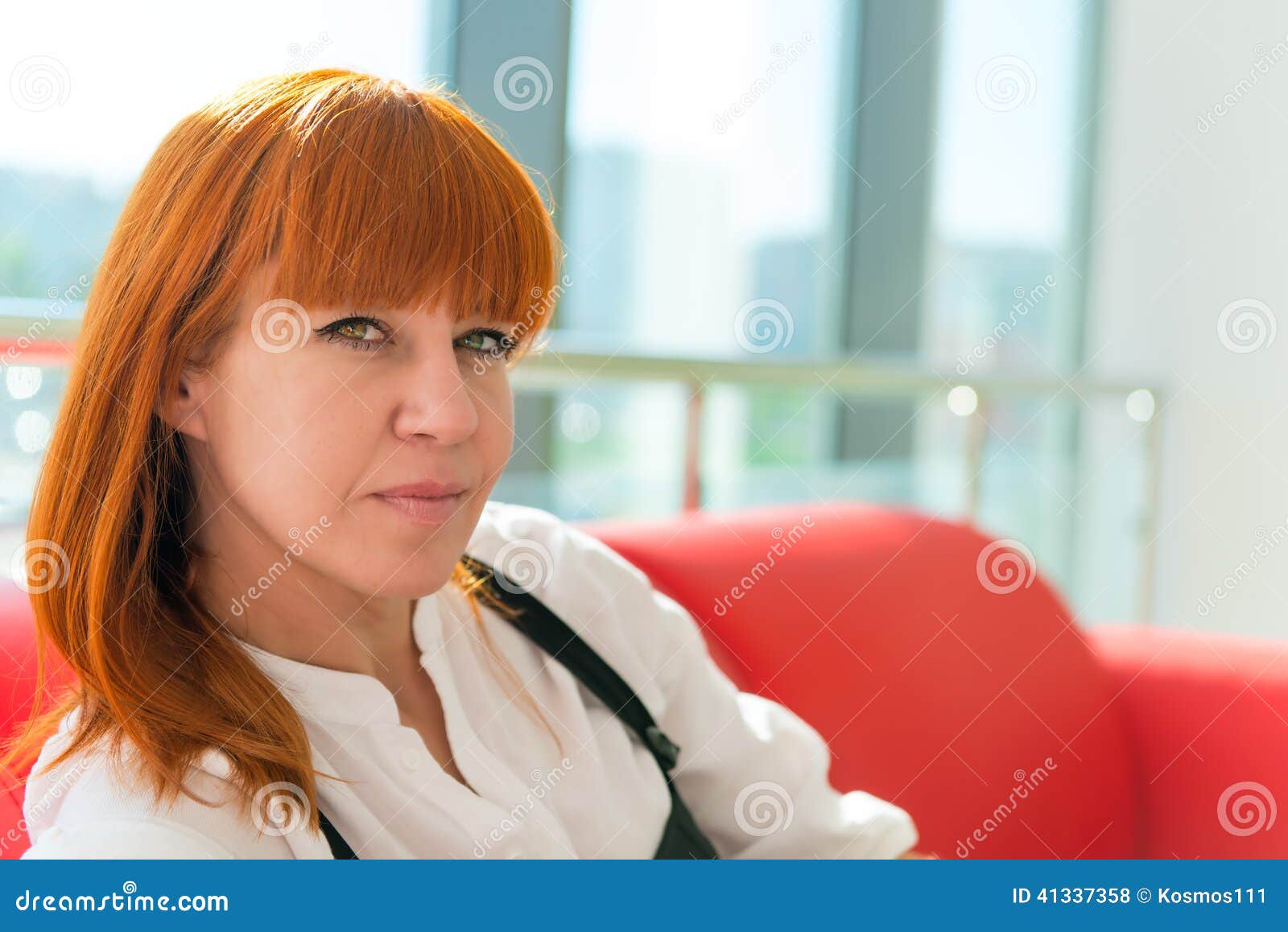 leer red-haired girl