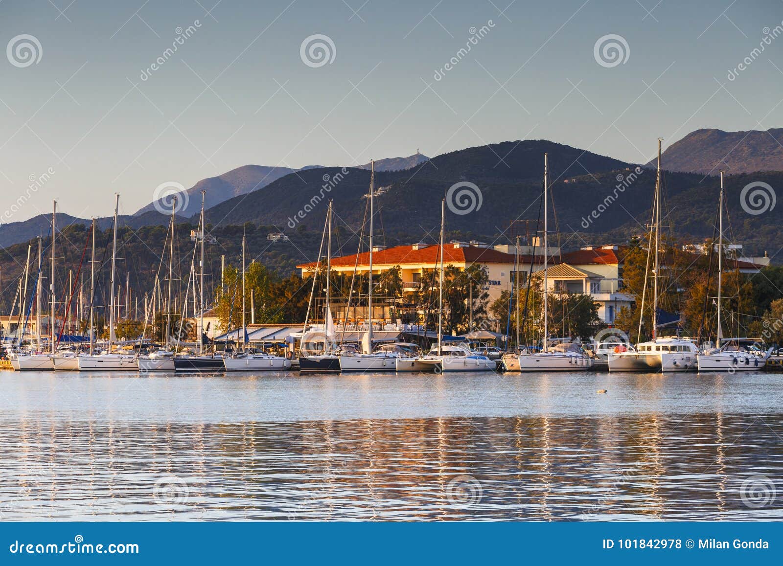 Lefkada foto de archivo editorial. Imagen de vela, barco - 101842978