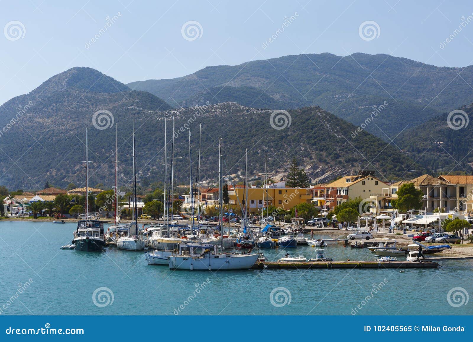 Lefkada imagen editorial. Imagen de aldea, barcos, costa - 102405565