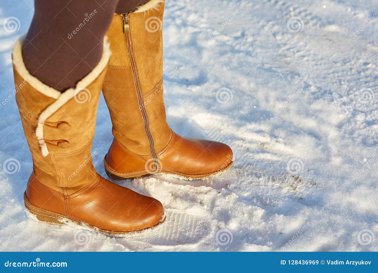 Woordvoerder Doe mijn best heden Leg Woman Winter Brown Fur Boots Walking on the Snow in a Winter Park.  Closeup Outsole of Warm Boot. Stock Image - Image of comfortable, footwear:  128436969