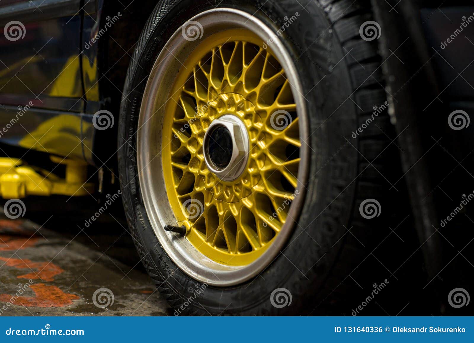 legendary alloy net sport rims on beautiful wheels