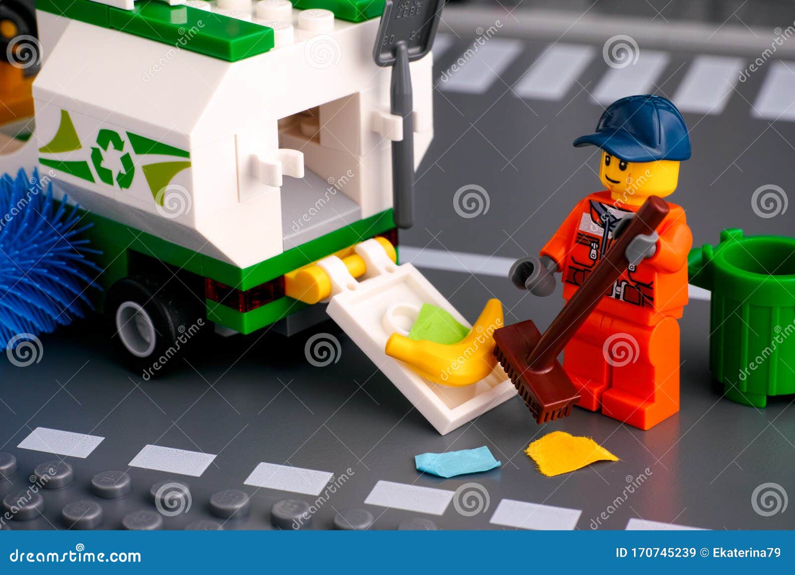 Kejser hjælper ubehag Lego Cleaner with Brush Cleaning Street and Putting Garbage in Street  Sweeper Truck Editorial Stock Image - Image of road, banana: 170745239