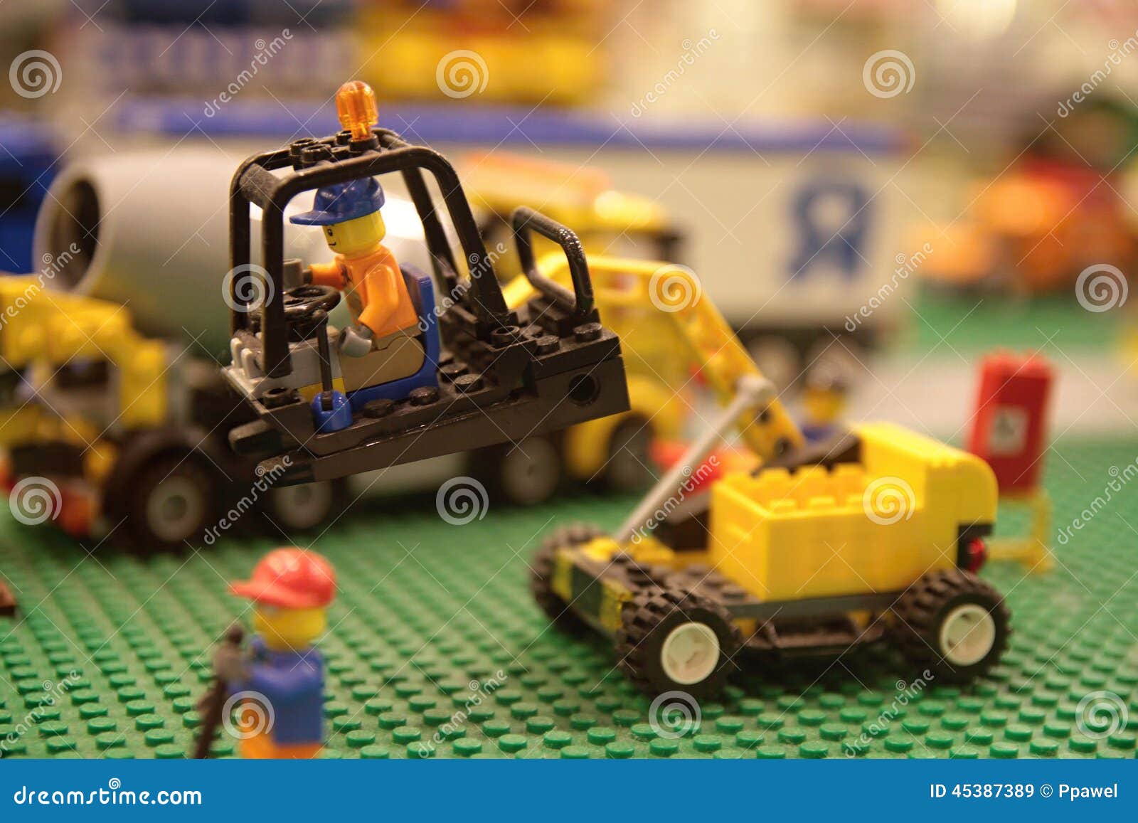 Lego crane editorial stock image. Image of crane, play - 45387389