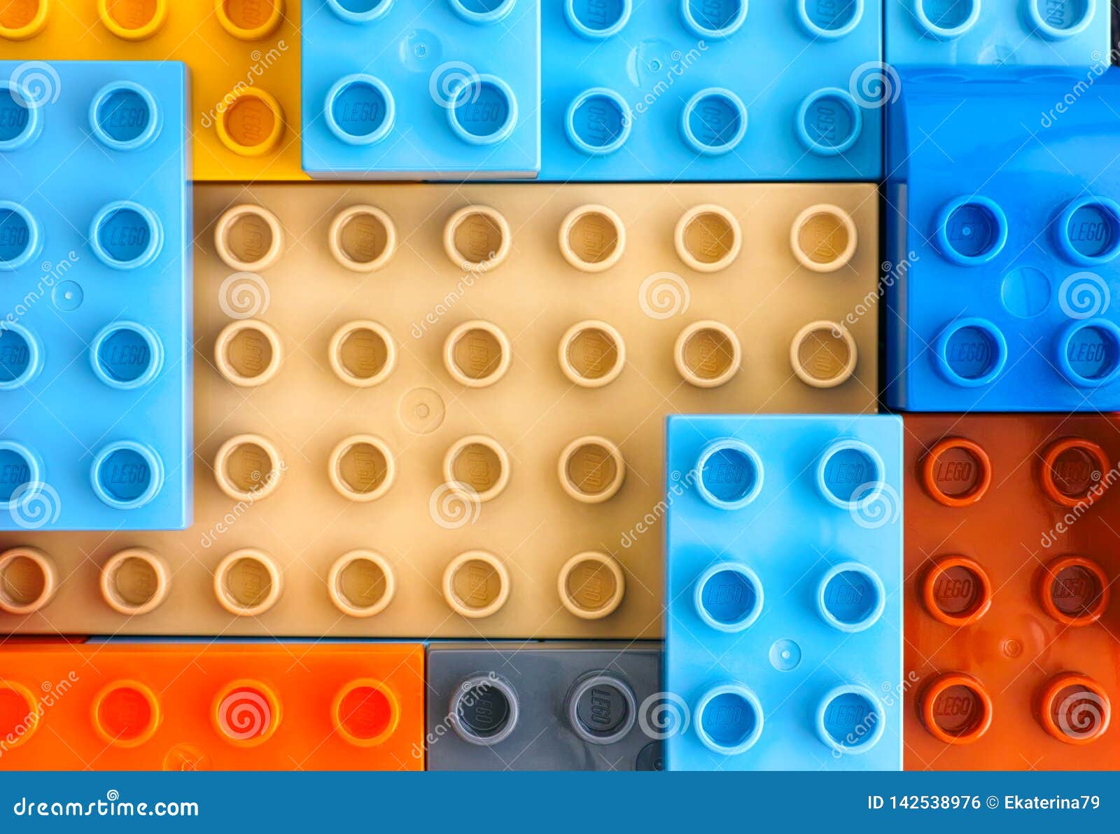 Tas De Lego Duplo Blocks, Des Voitures Et Des Jouets Image éditorial -  Image du plastique, jaune: 142538950