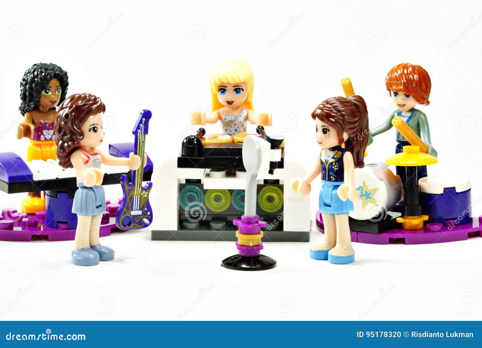 Koordinere Rustik Demontere LEGO FRIENDS GIRL BAND PRACTICING before CONCERT Editorial Image - Image of  concert, music: 95178320